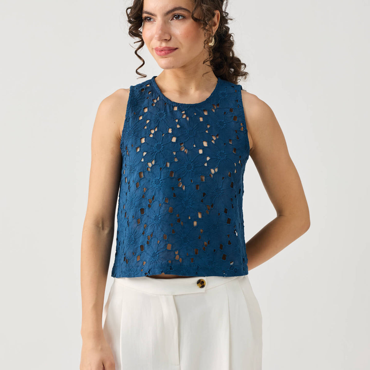 Embroidered Button Back Top for Women — Reistor