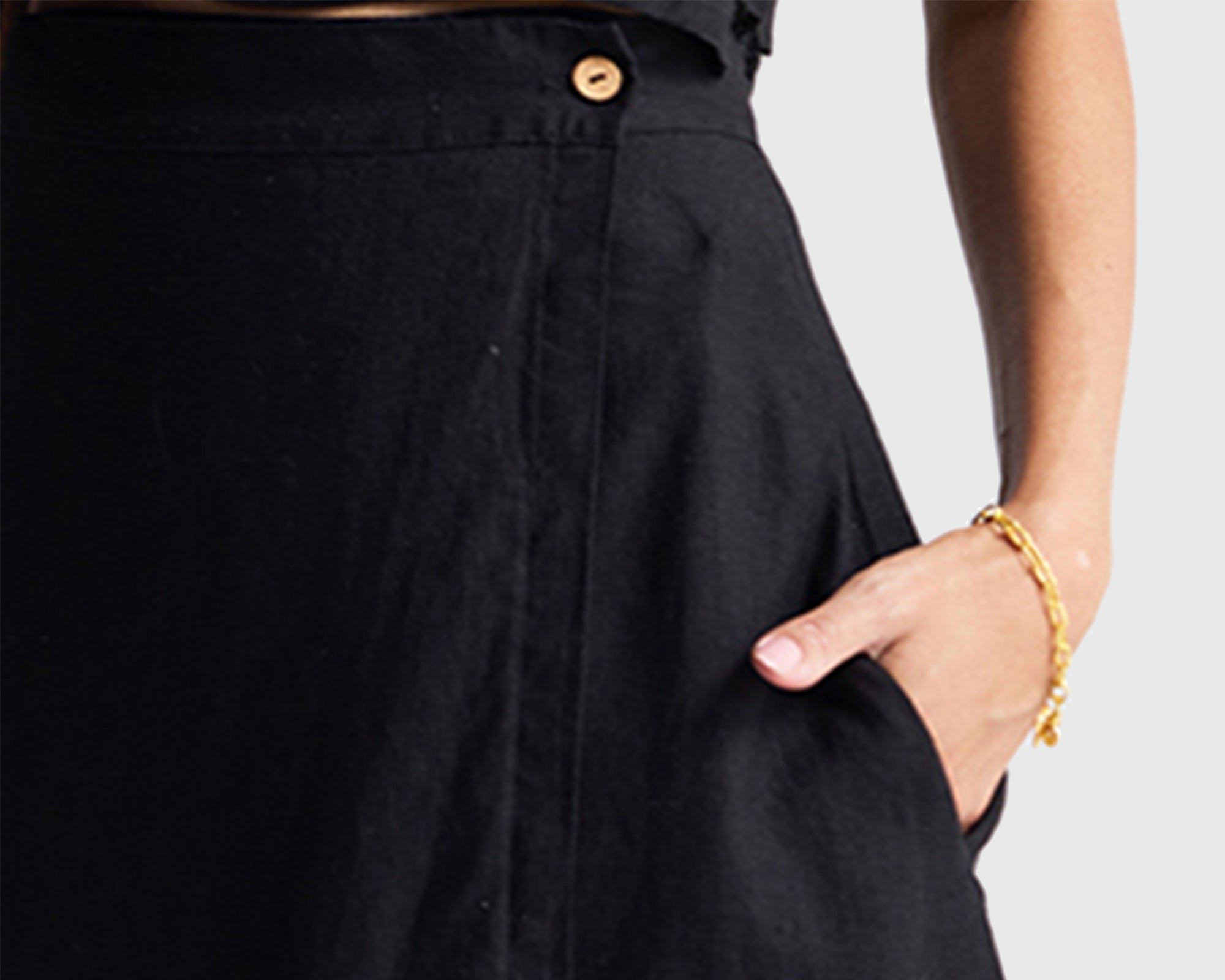 2000_x_1600_black_1.jpg