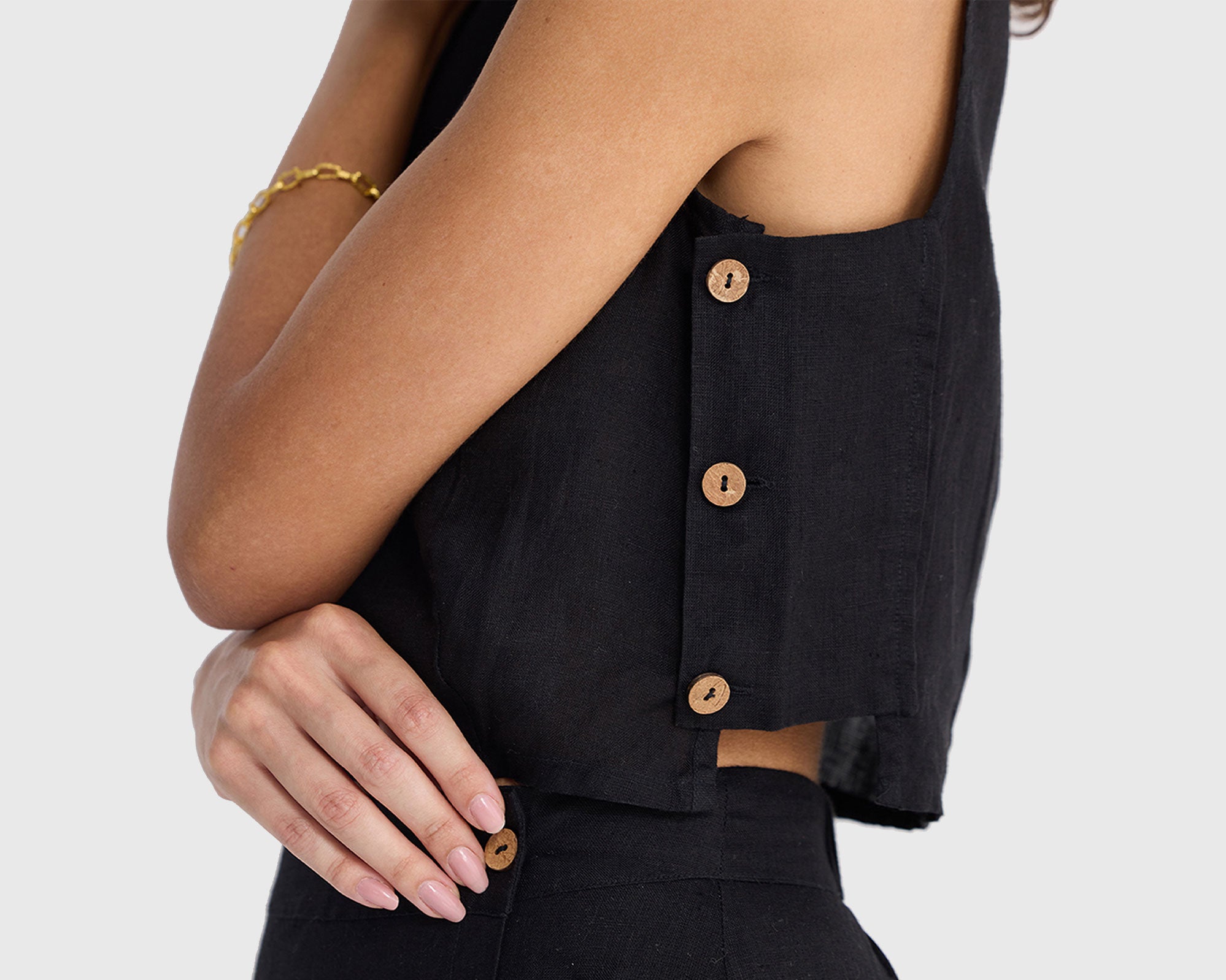 Boxy-Crop-Top-in-Black-stylingtips.jpg