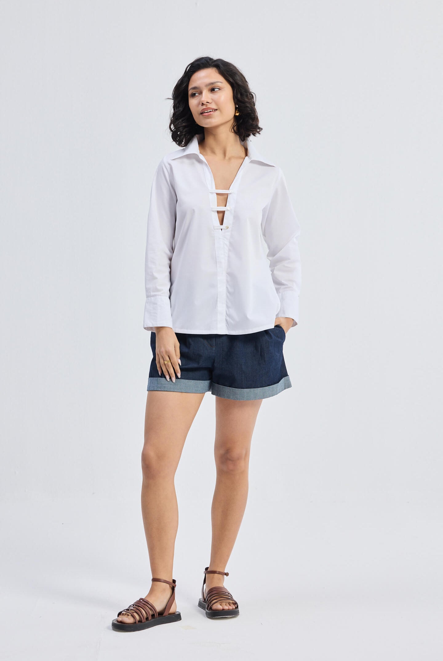Crisp Details Button-down Shirt in White Front