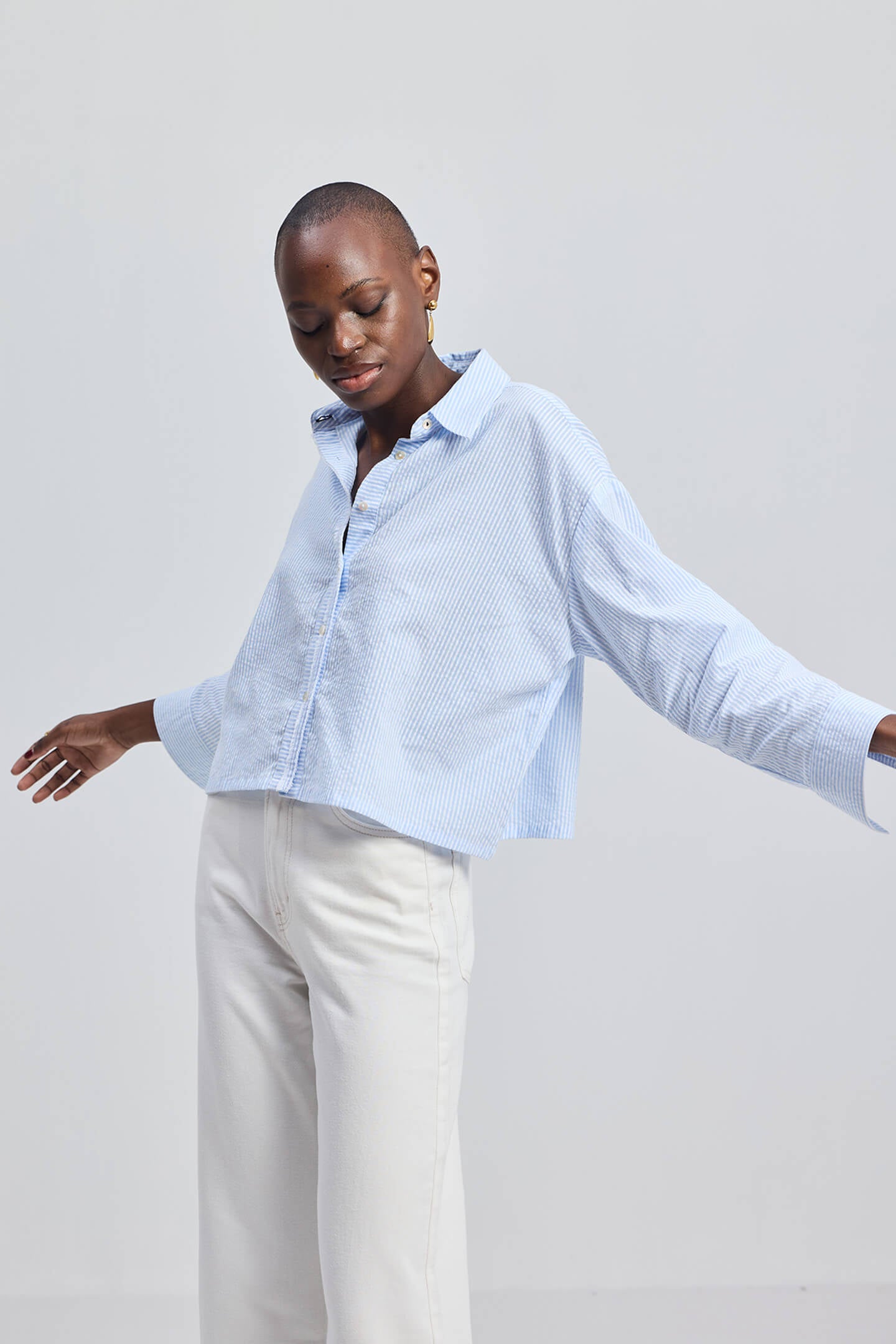 Crop it like it’s Hot Shirt in Stripes Moodshot