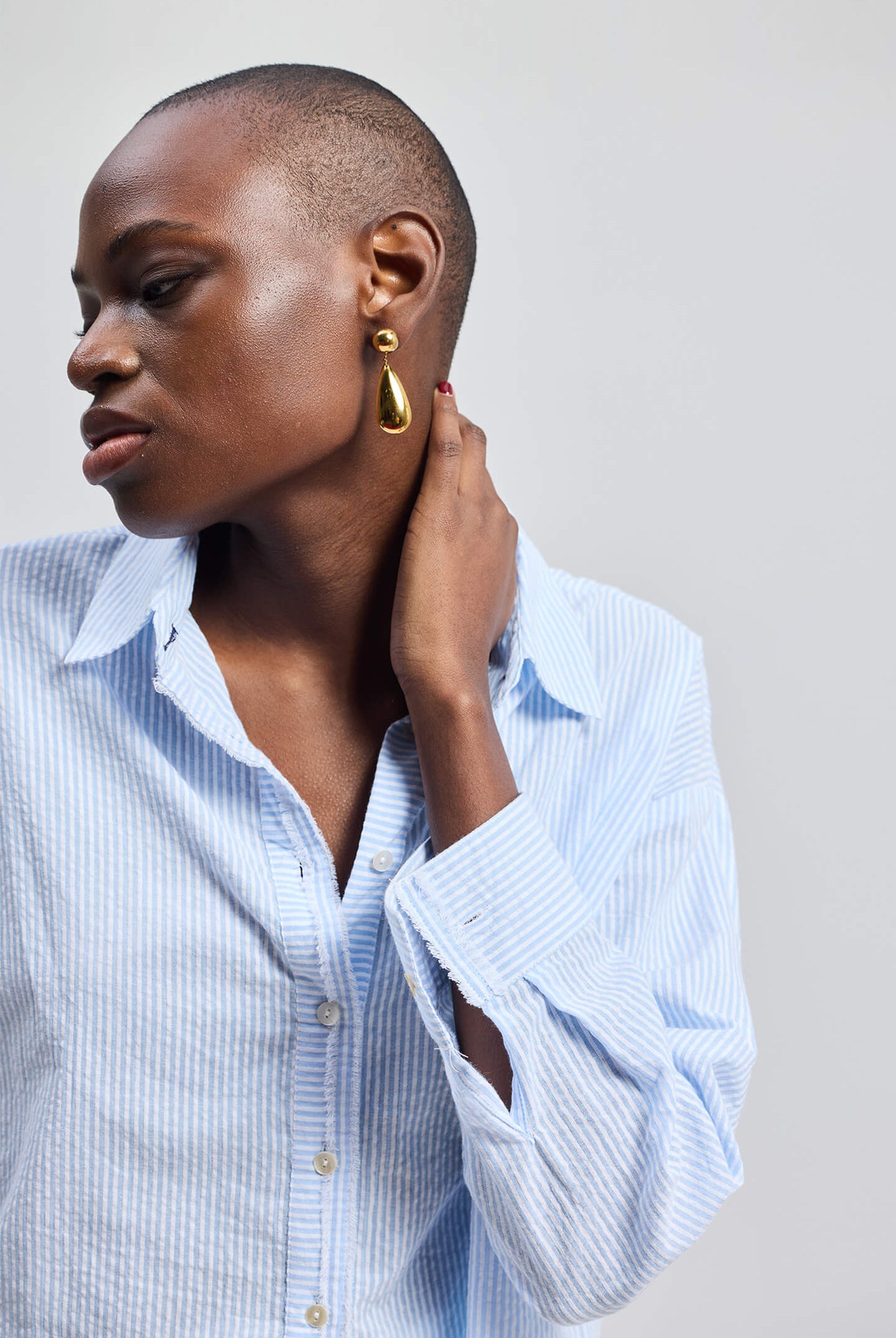 Crop it like it’s Hot Shirt in Stripes Moodshot