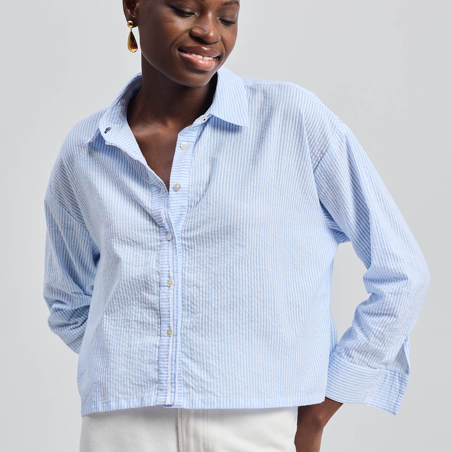 Crop it like it’s Hot Shirt in Stripes Moodshot