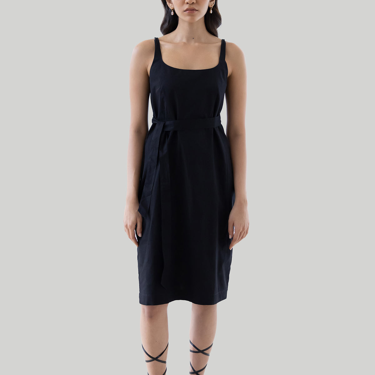 Fitted Knee Length Dress in Black – Reistor