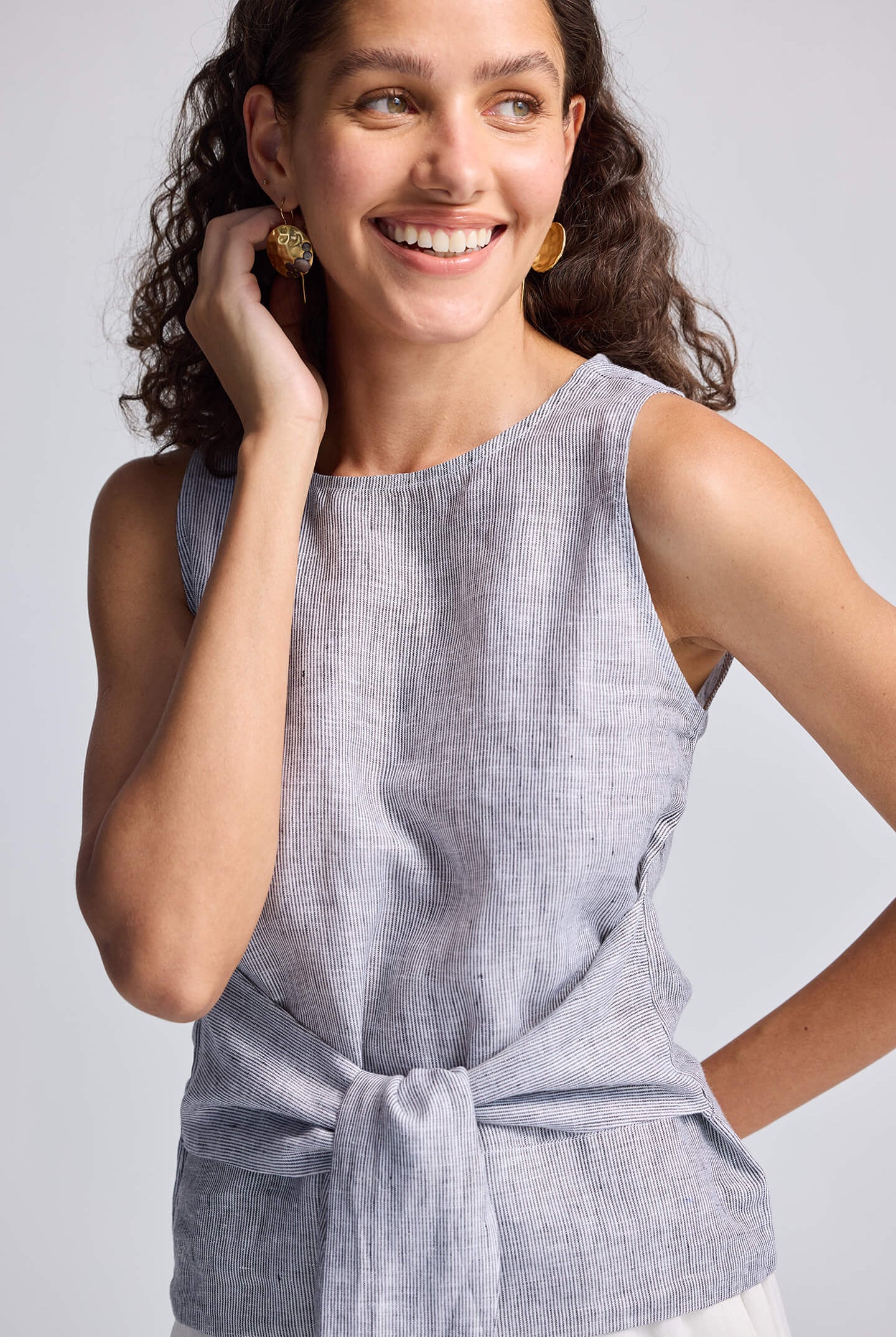 Front-tie Top in Linen Stripes Moodshot