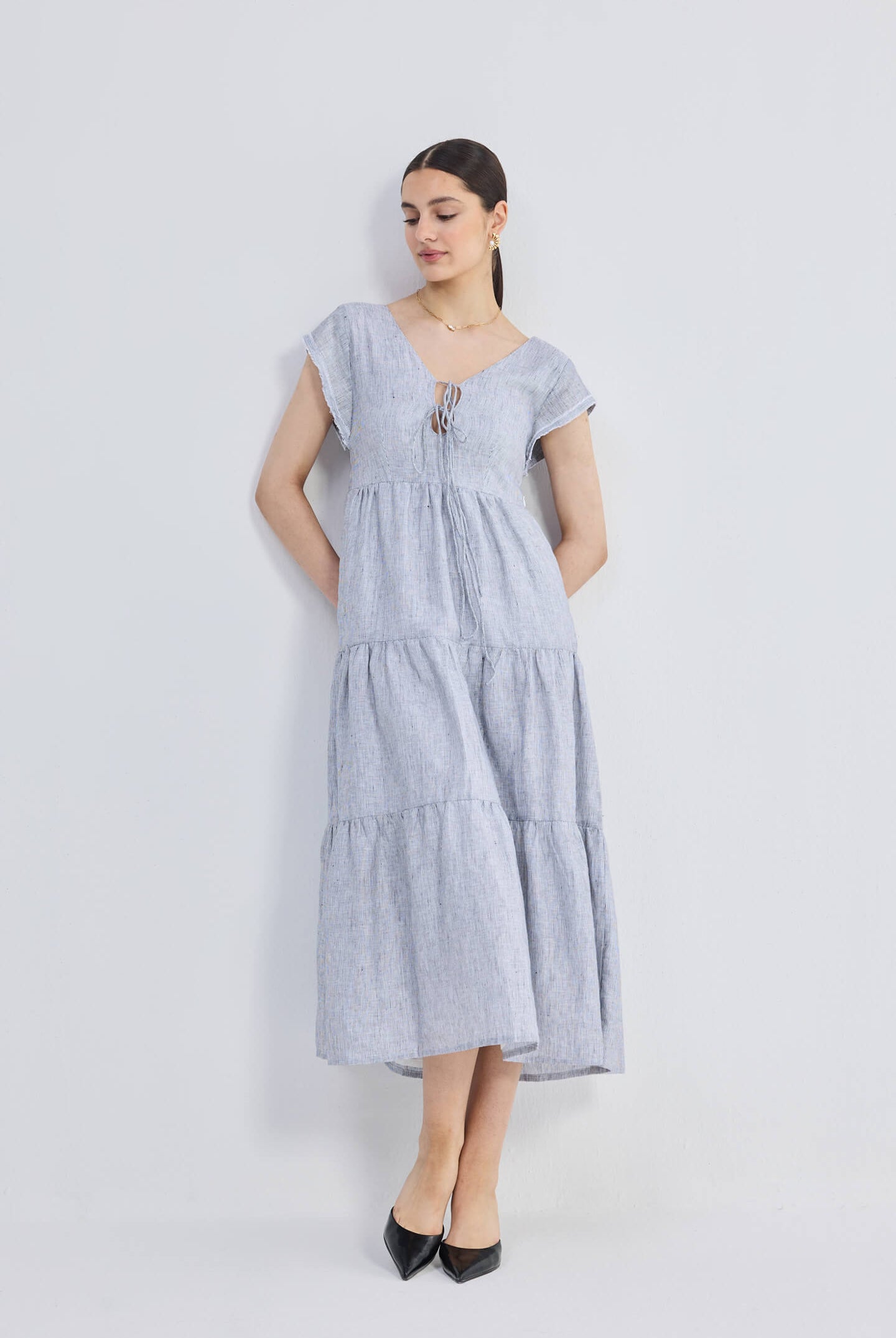 Maxi Tired Dress with Front-ties in Linen Stripes Moodshot