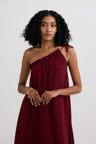 One-shoulder Midi dress in Burgundy Closeup