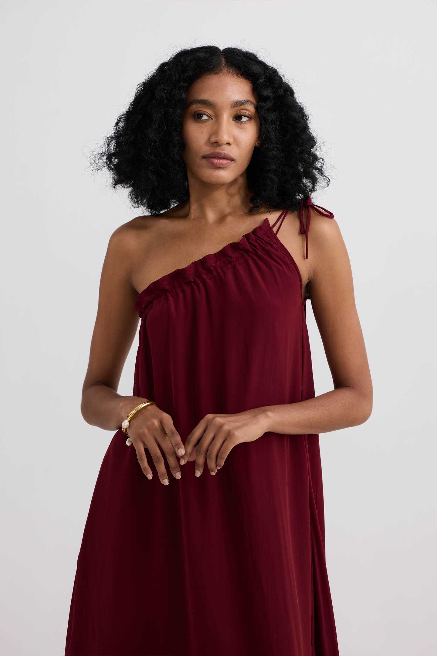 One-shoulder Midi dress in Burgundy Closeup