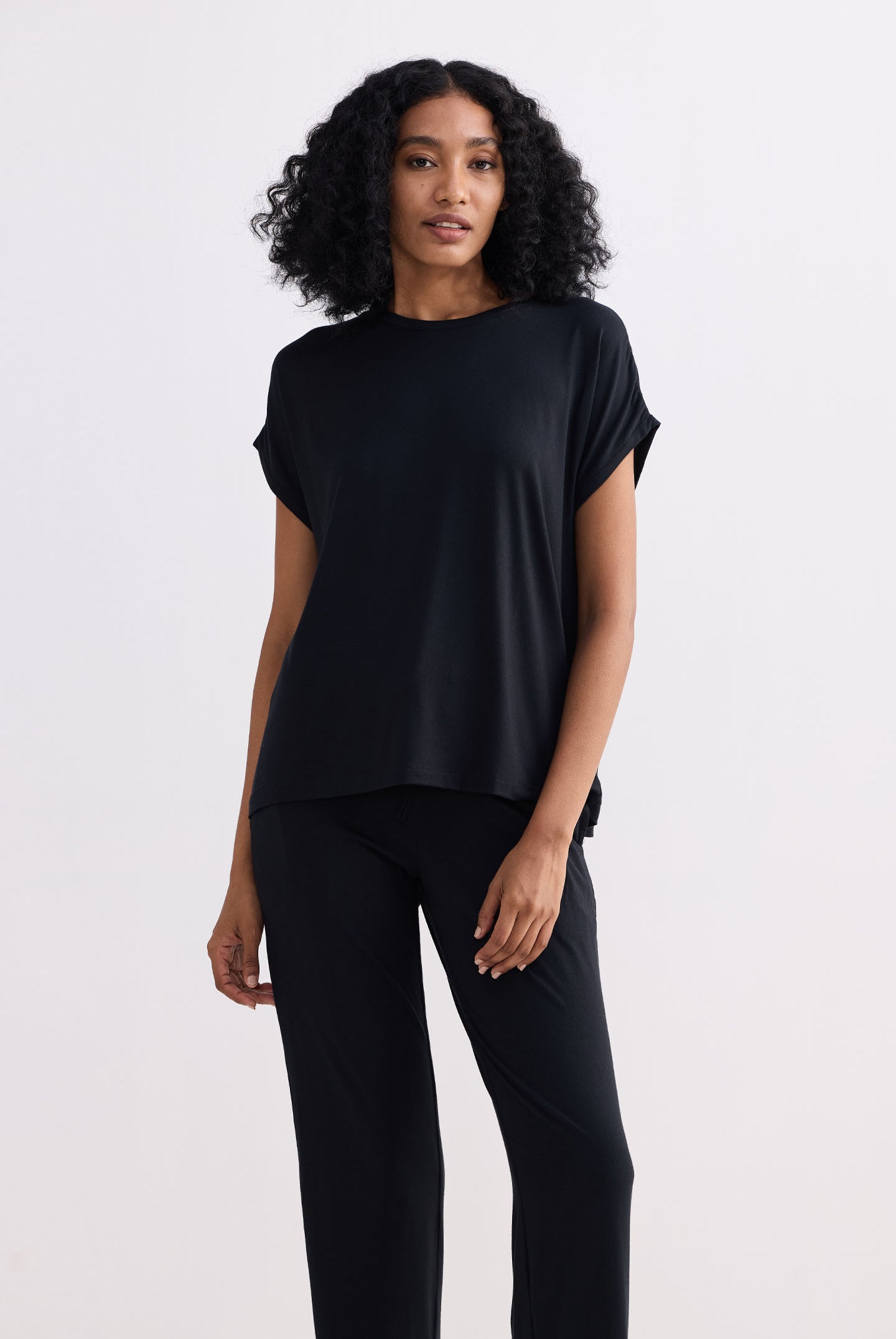Relaxed Tee in Black Front