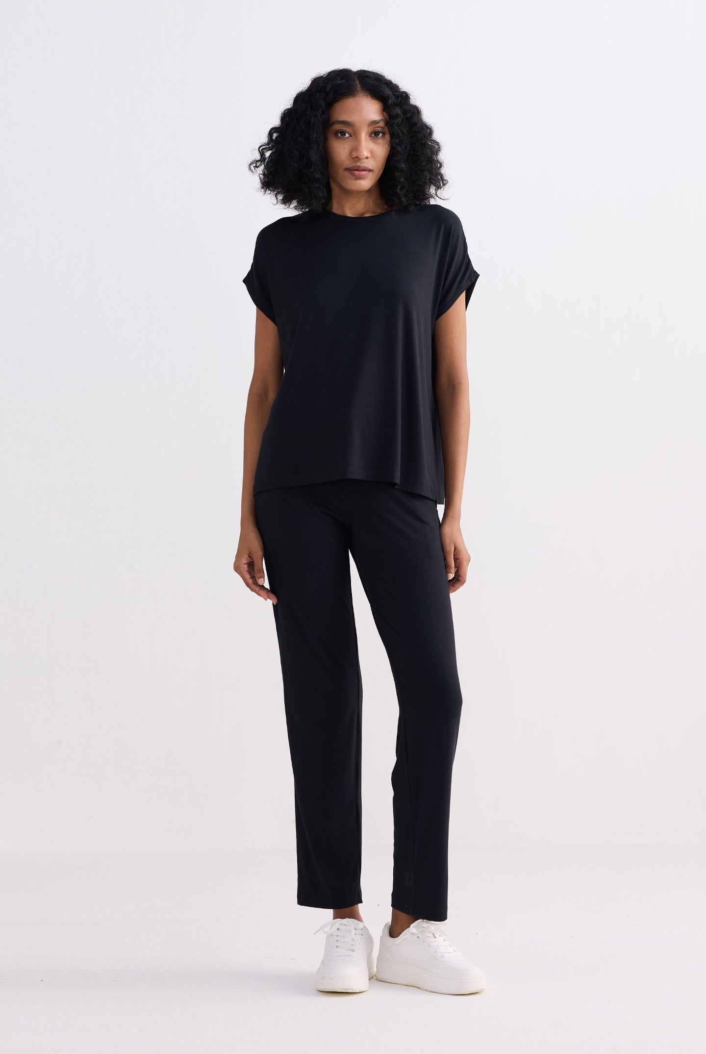 Relaxed Tee in Black Front