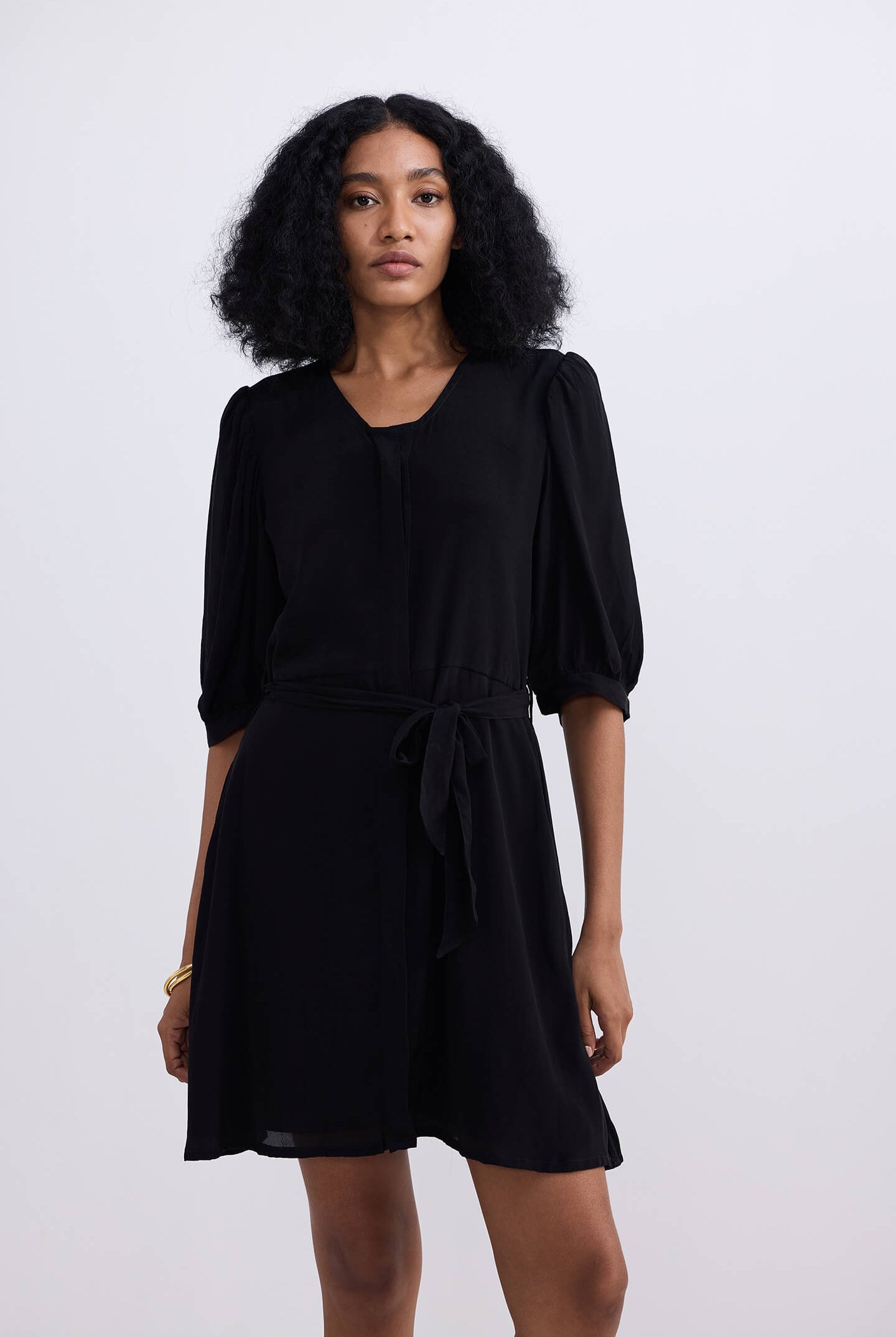 Short Dress with a Waist-tie in Black Front