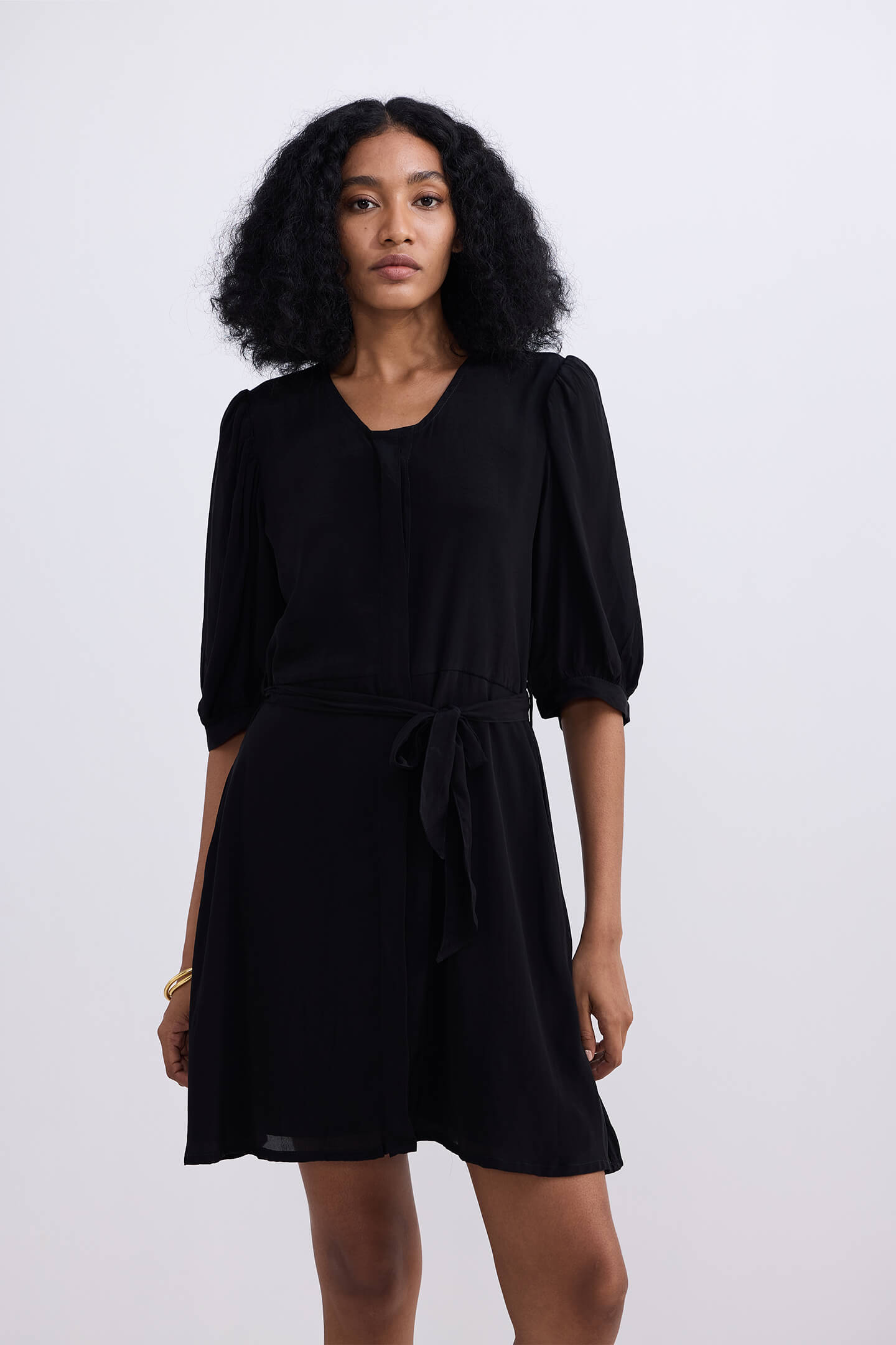 Short Dress with a Waist-tie in Black Front