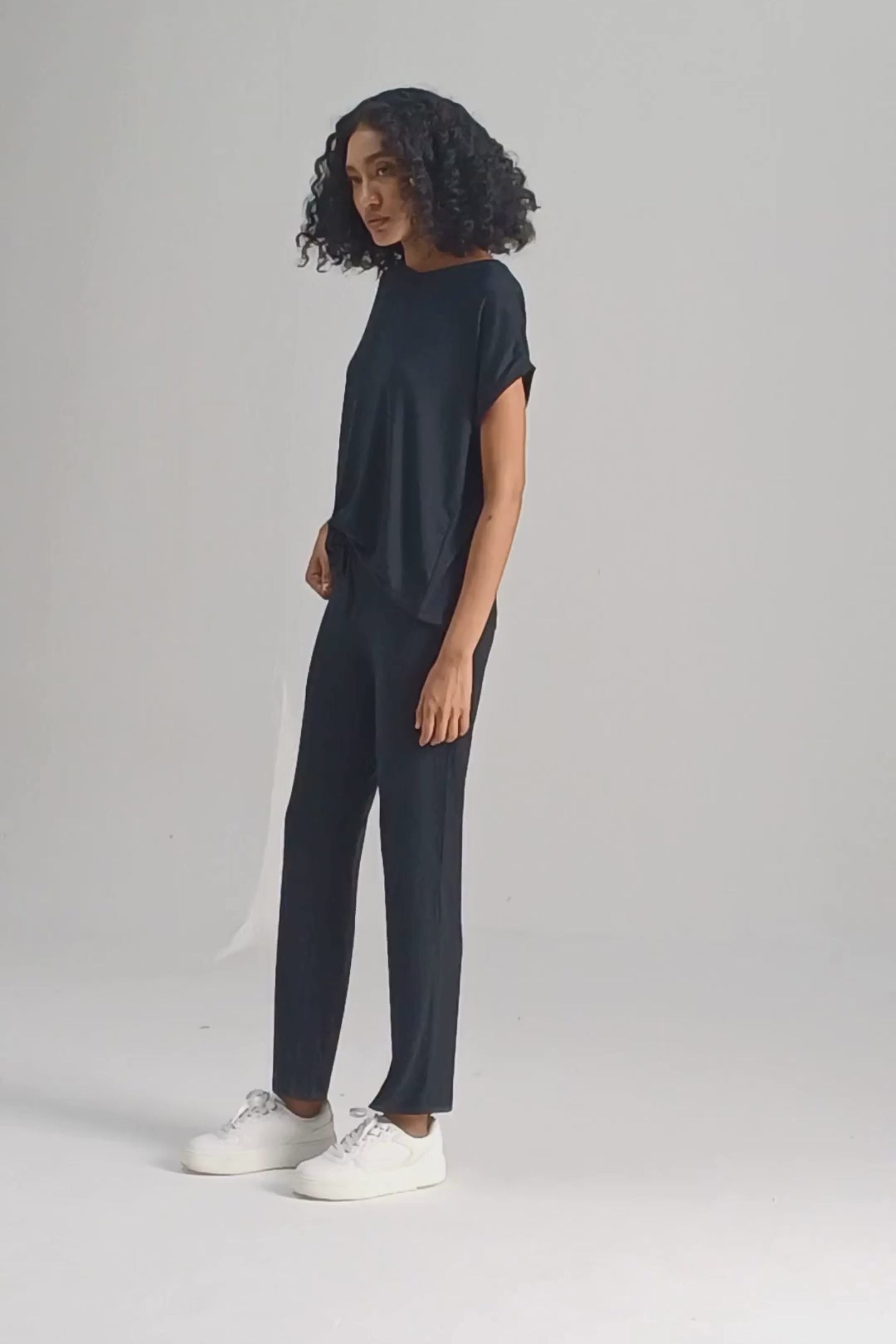 Relaxed Tee in Black-15 Moodshot Video
