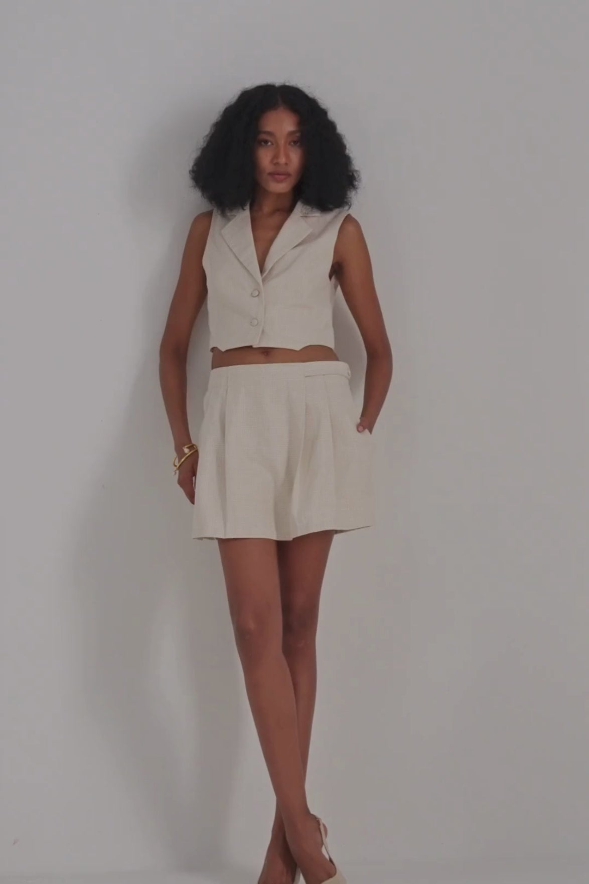 Cropped Cotton Tweed Vest in Cream Moodshot Video
