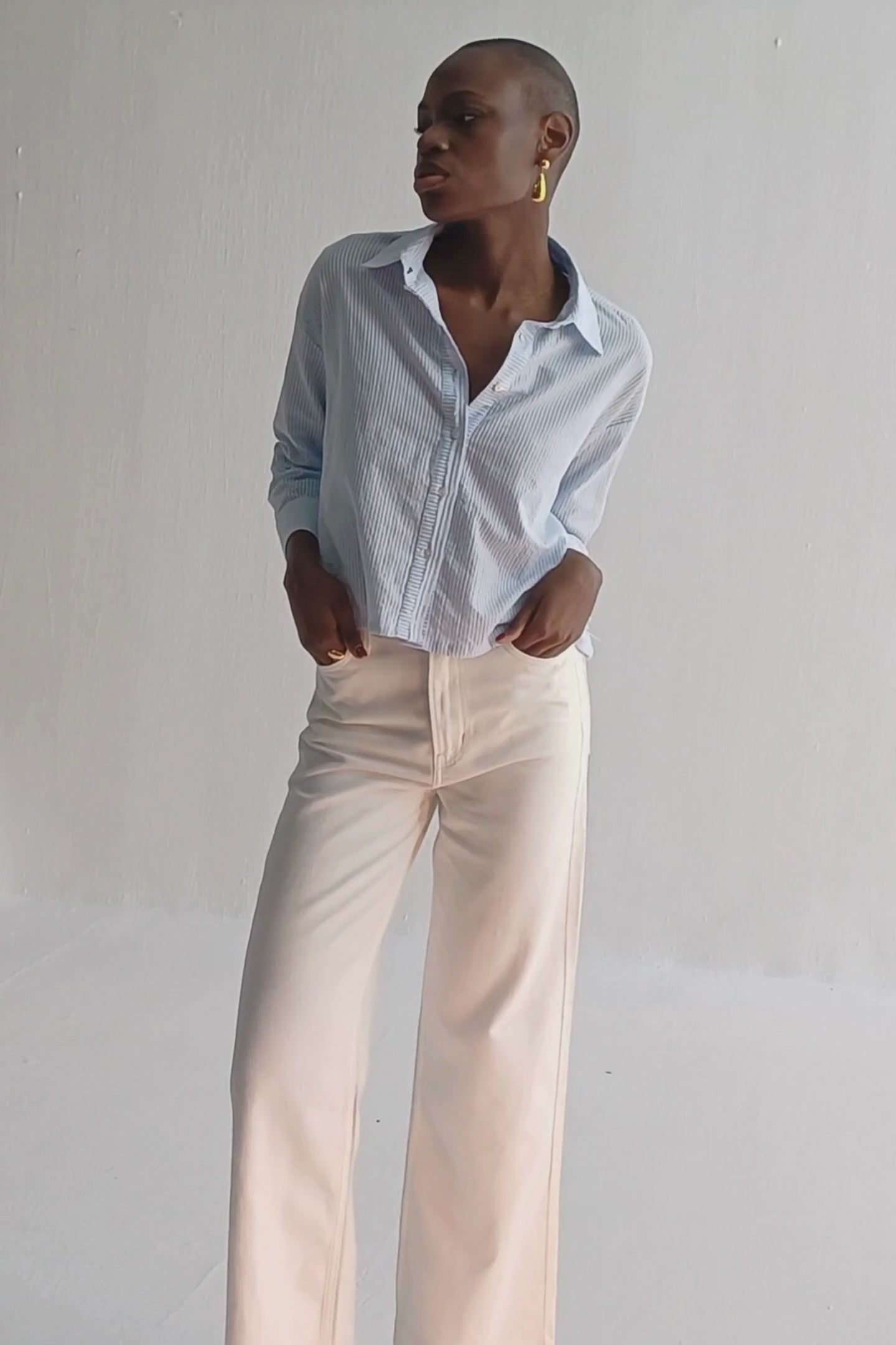 Crop it like it’s Hot Shirt in Stripes Moodshot Video