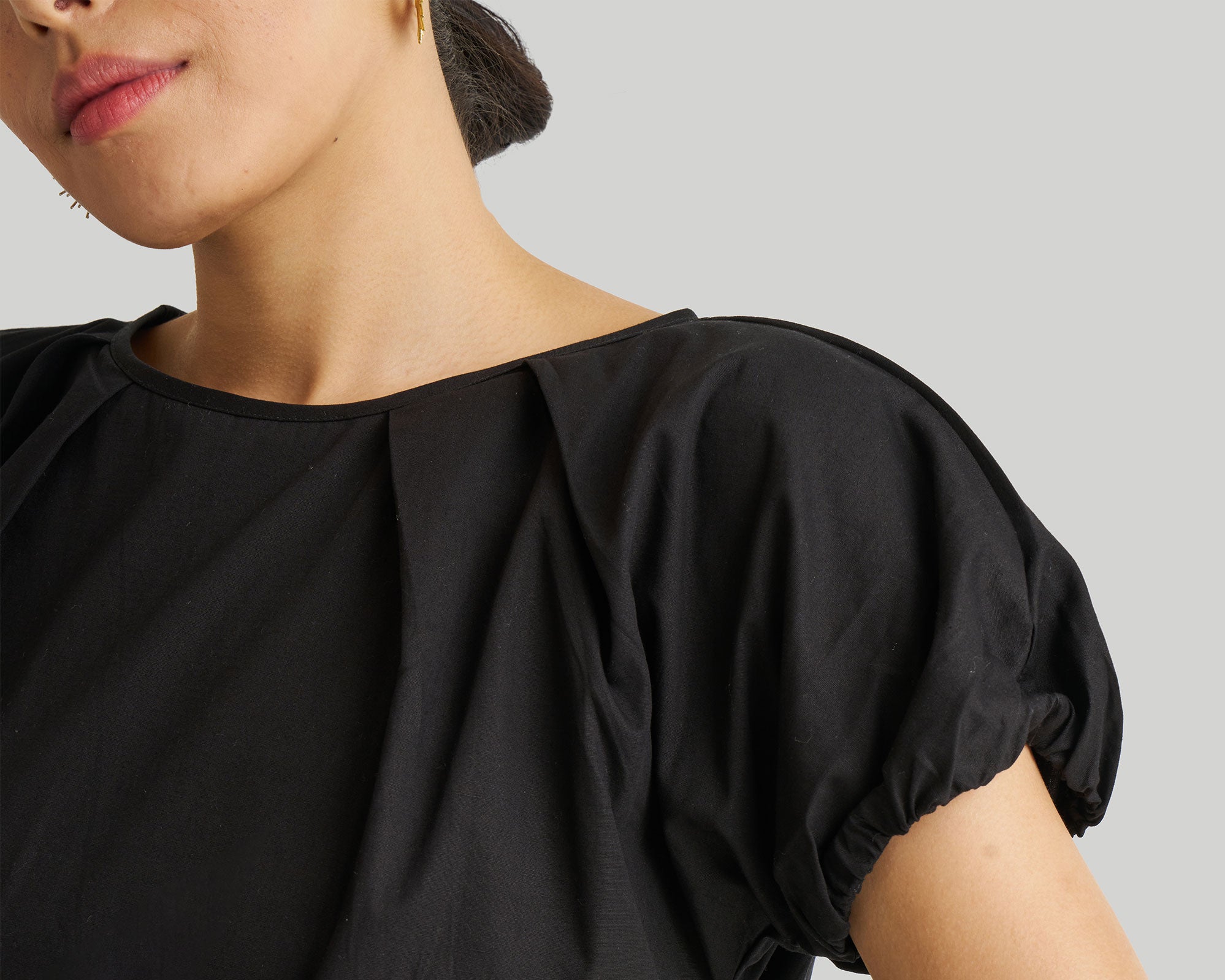 Balloon-Sleeve-Top-in-Black-fabricdetails.jpg