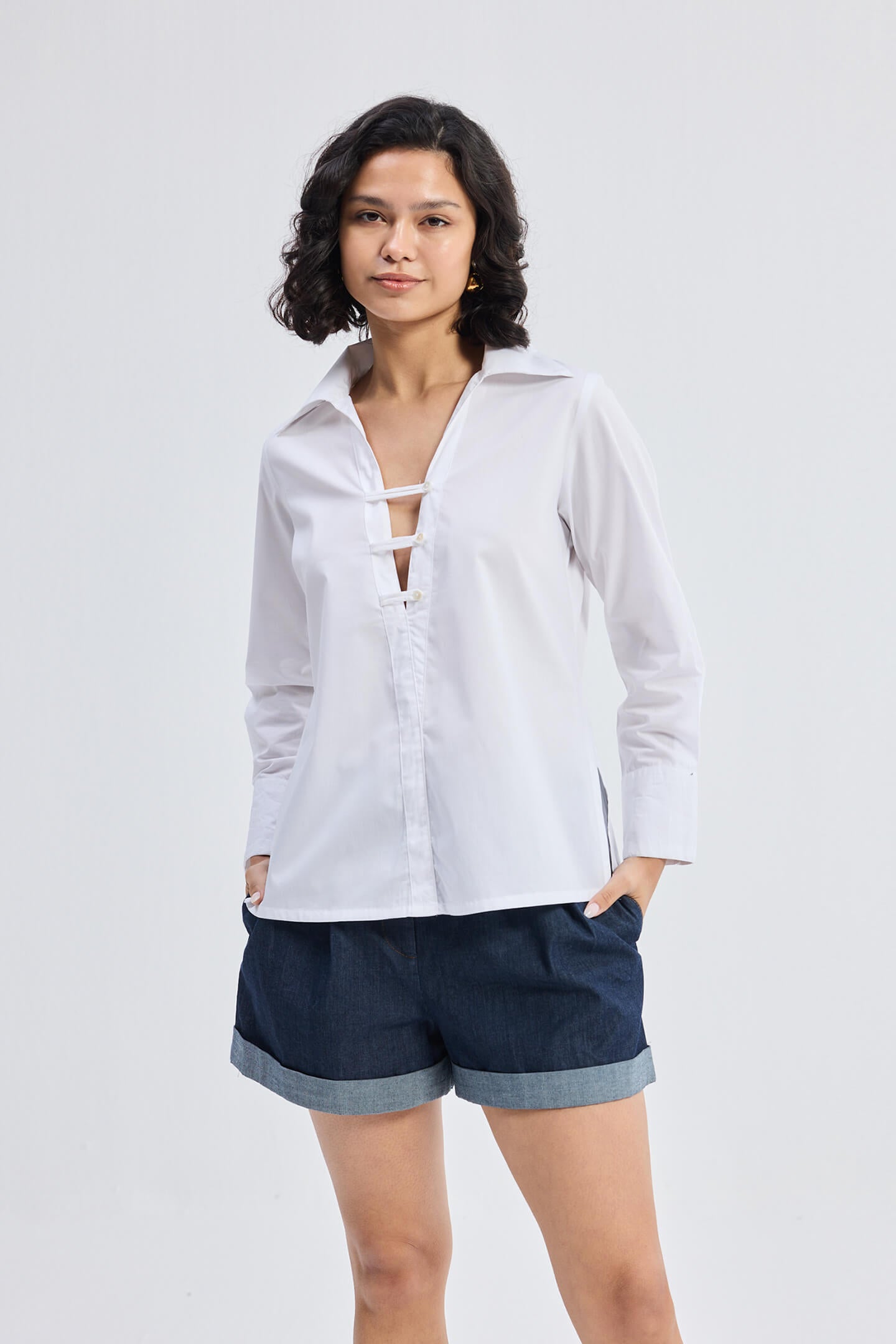 Crisp Details Button-down Shirt in White Front
