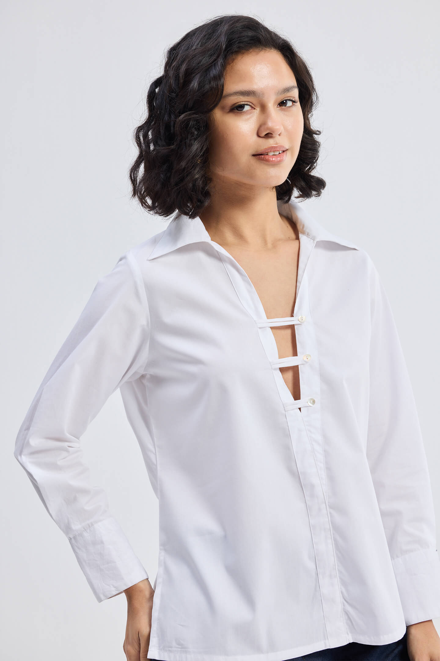 Crisp Details Button-down Shirt in White Front