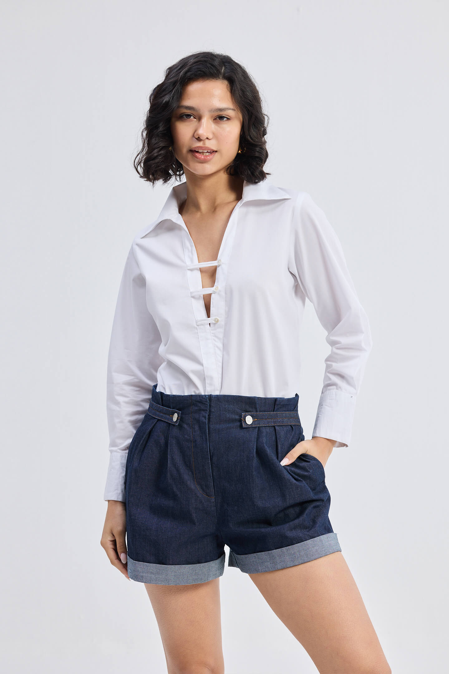 Crisp Details Button-down Shirt in White Front