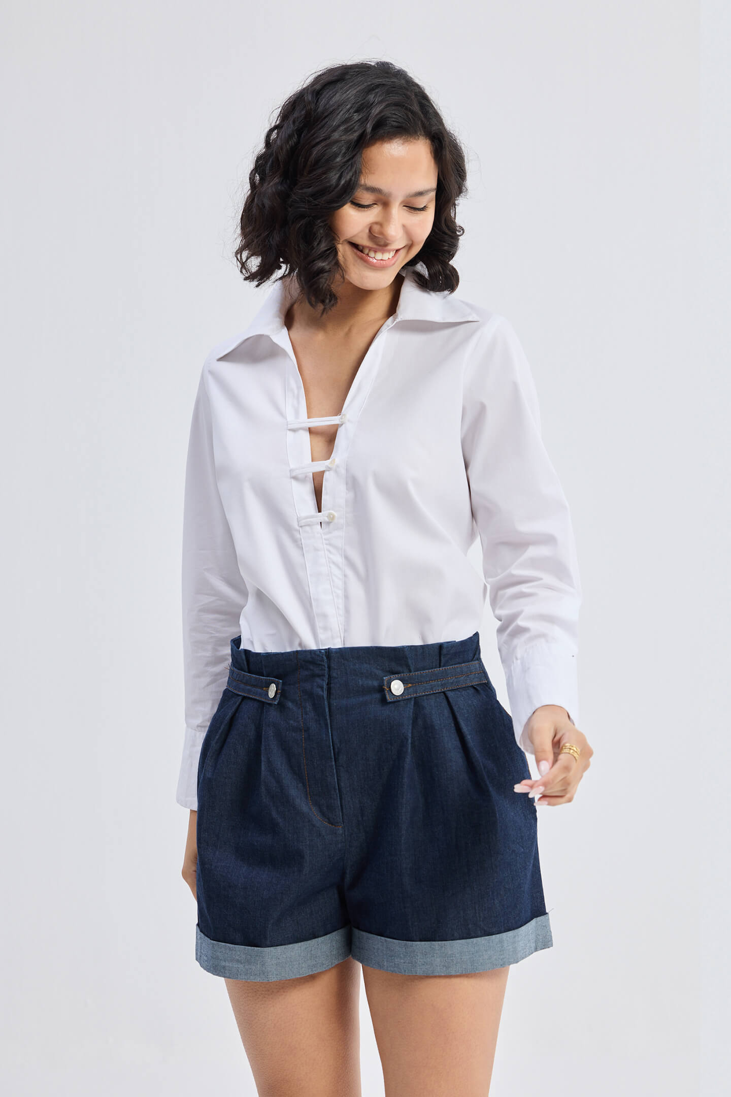 Crisp Details Button-down Shirt in White Front