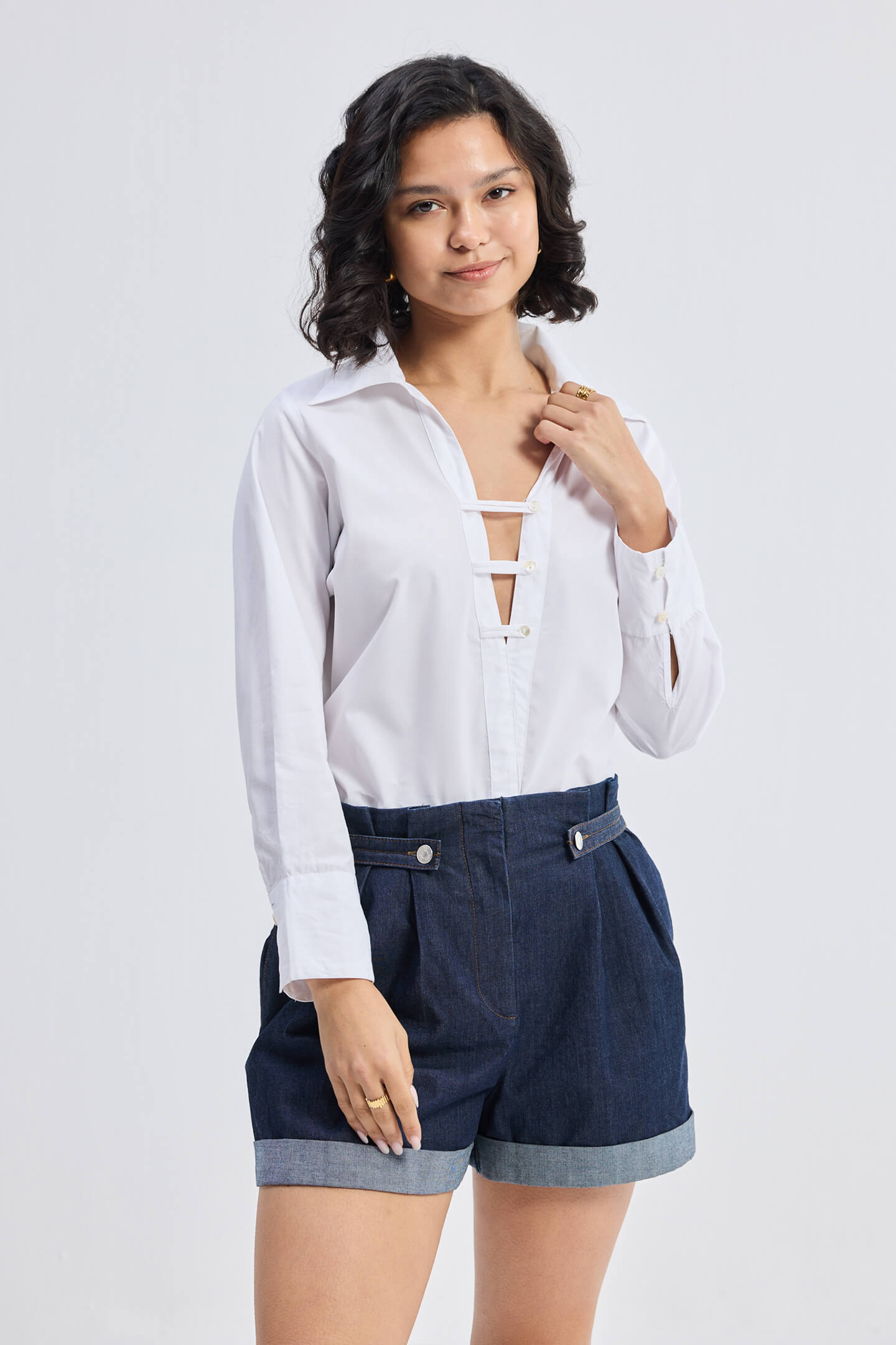 Crisp Details Button-down Shirt in White Front