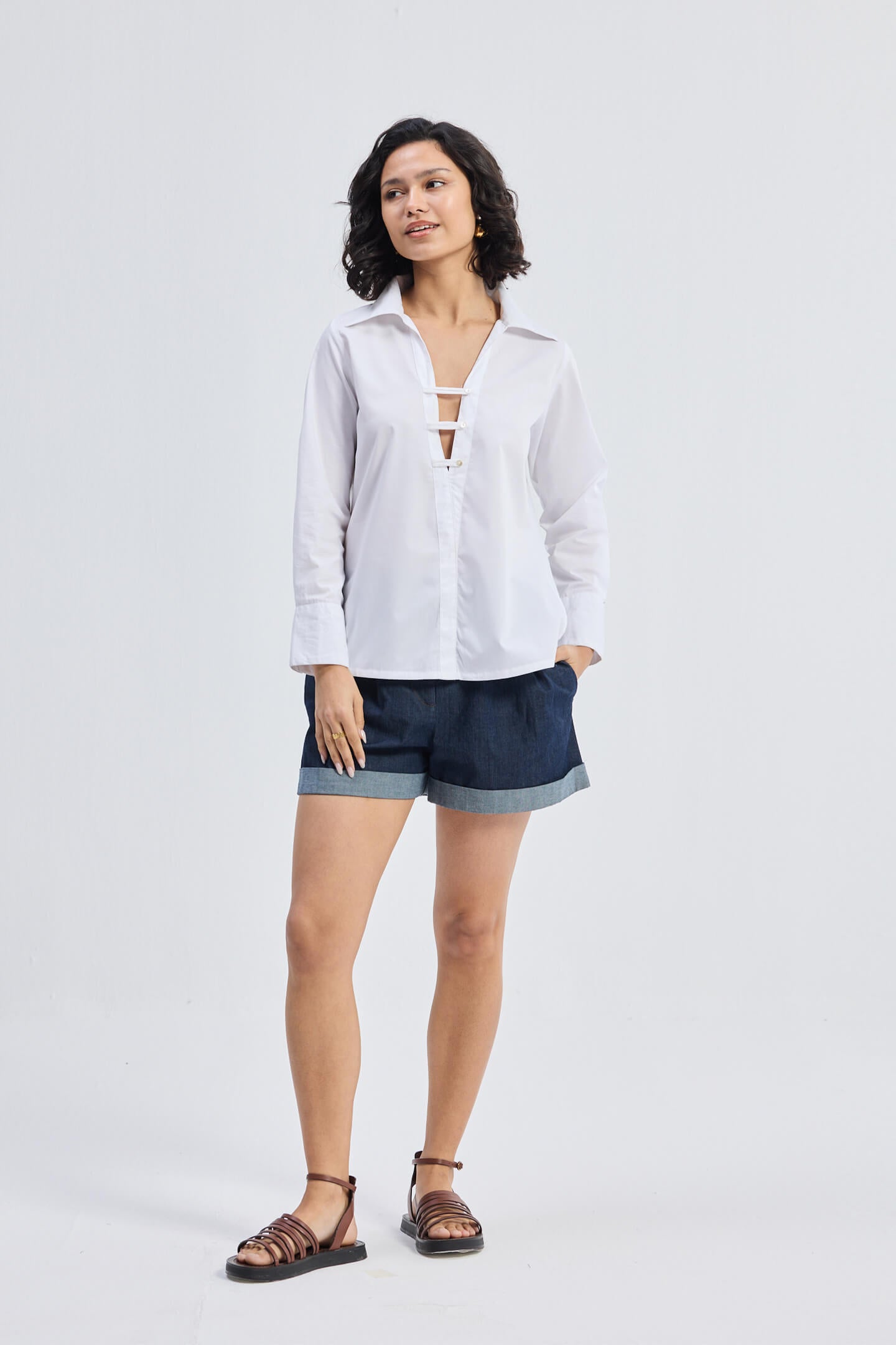 Crisp Details Button-down Shirt in White Front