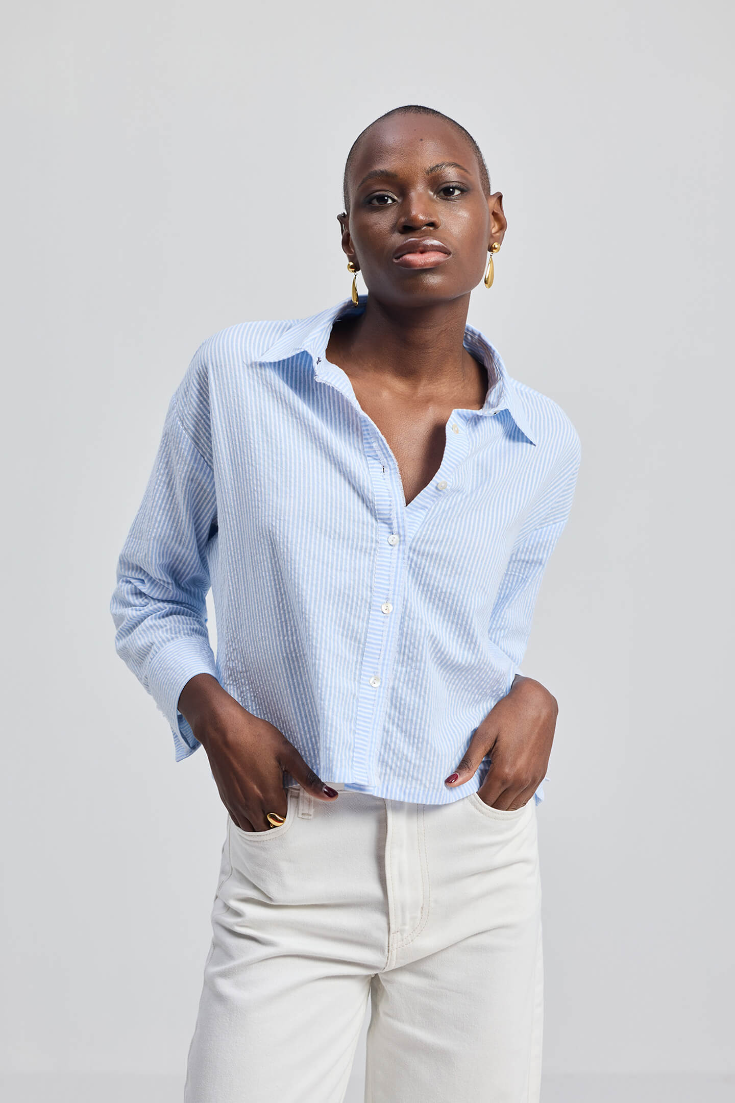 Crop it like it’s Hot Shirt in Stripes Moodshot