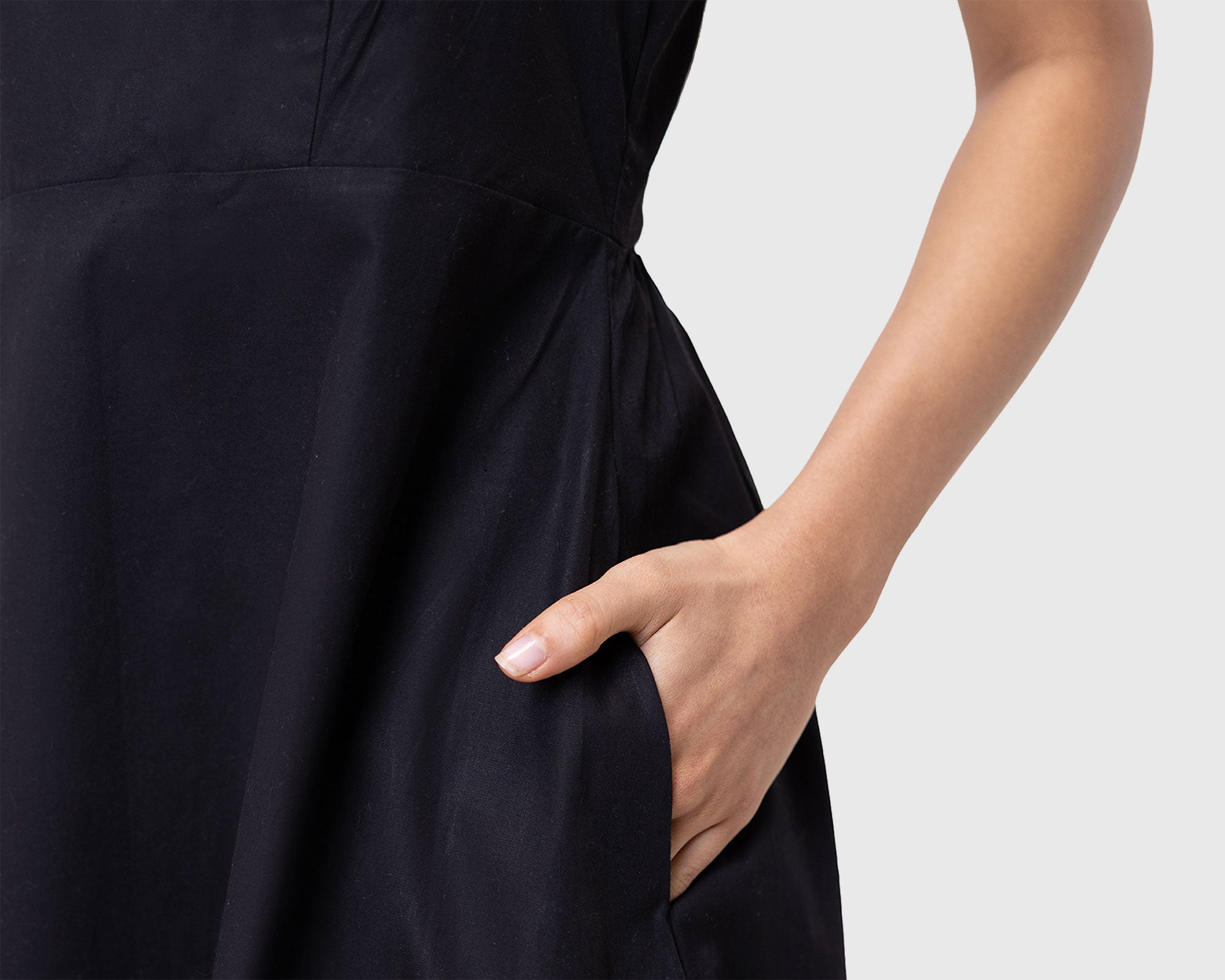 Cross-back Midi Dress Black – Reistor