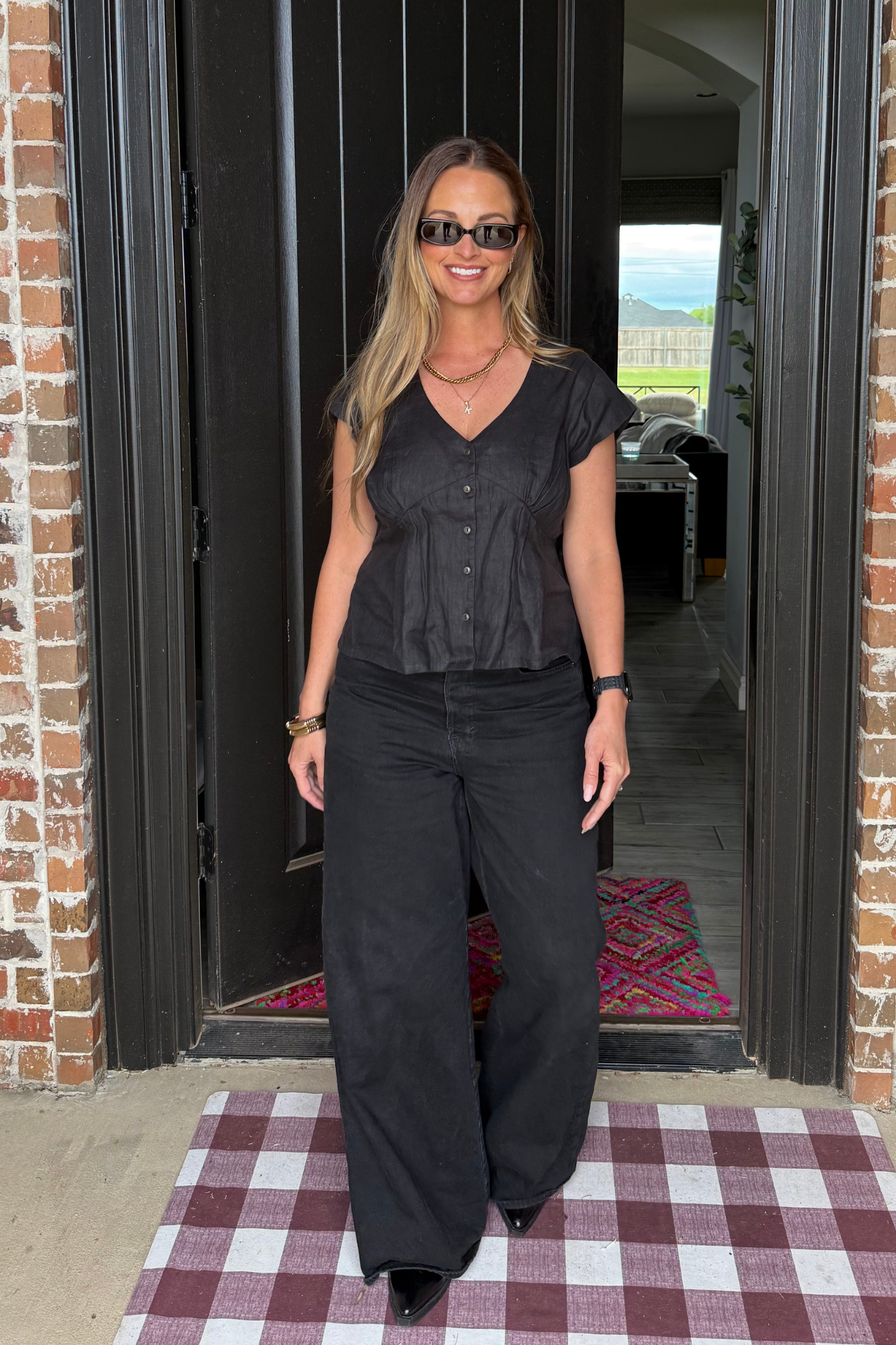 Deep-V-neck-short-top-in-Black-Moodshot