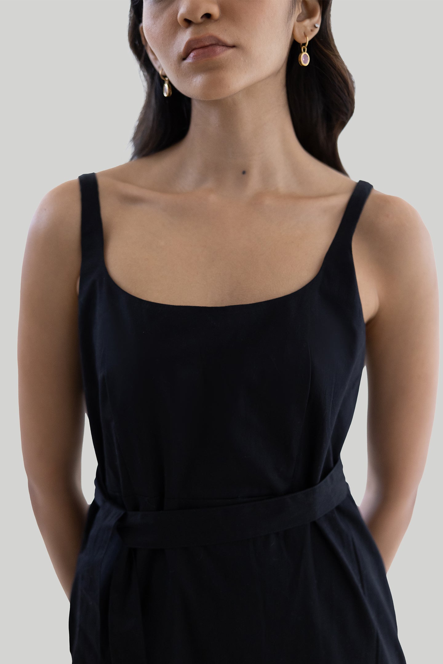 Fitted Knee Length Dress in Black – Reistor