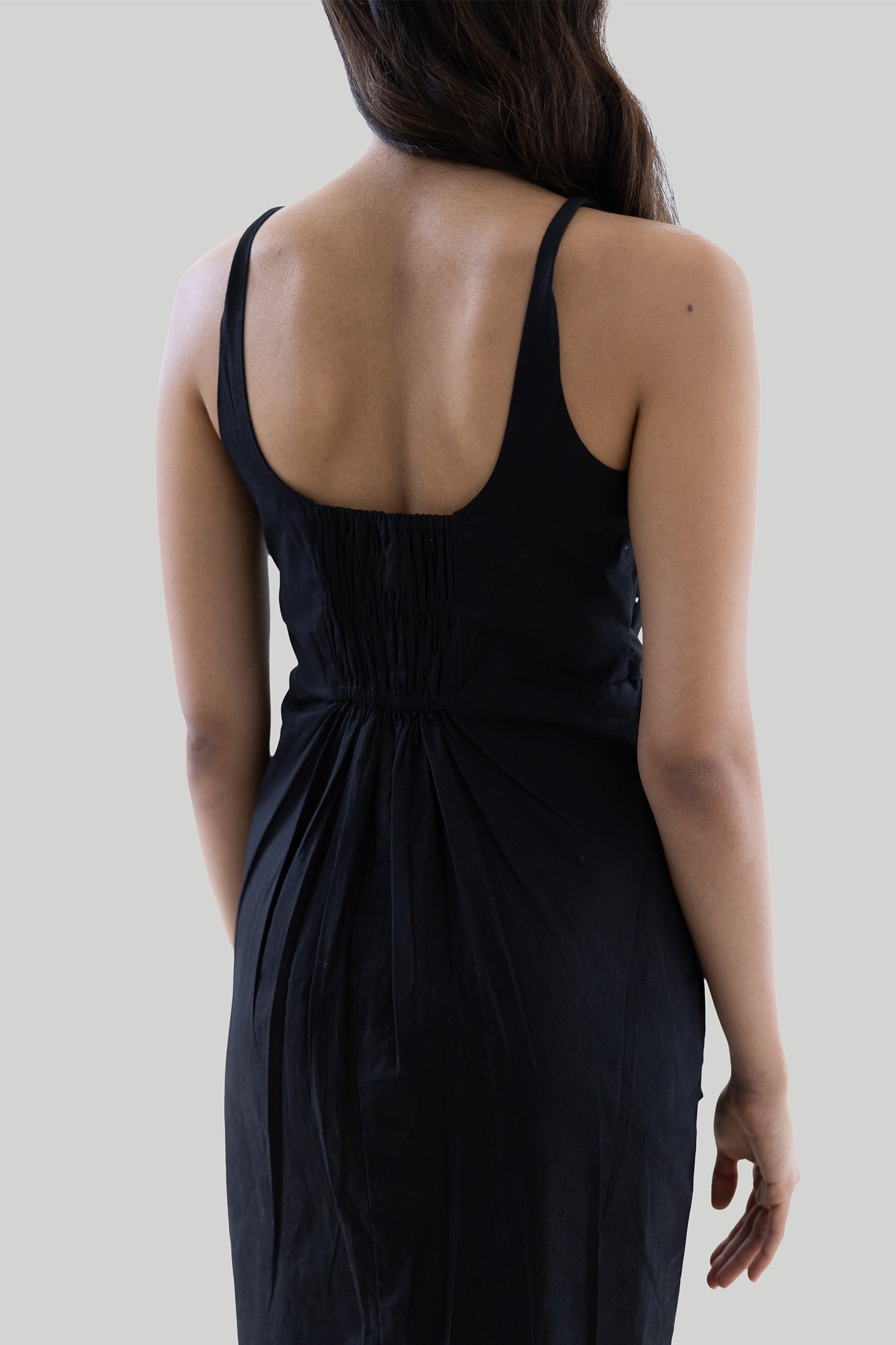 Fitted Knee Length Dress in Black – Reistor