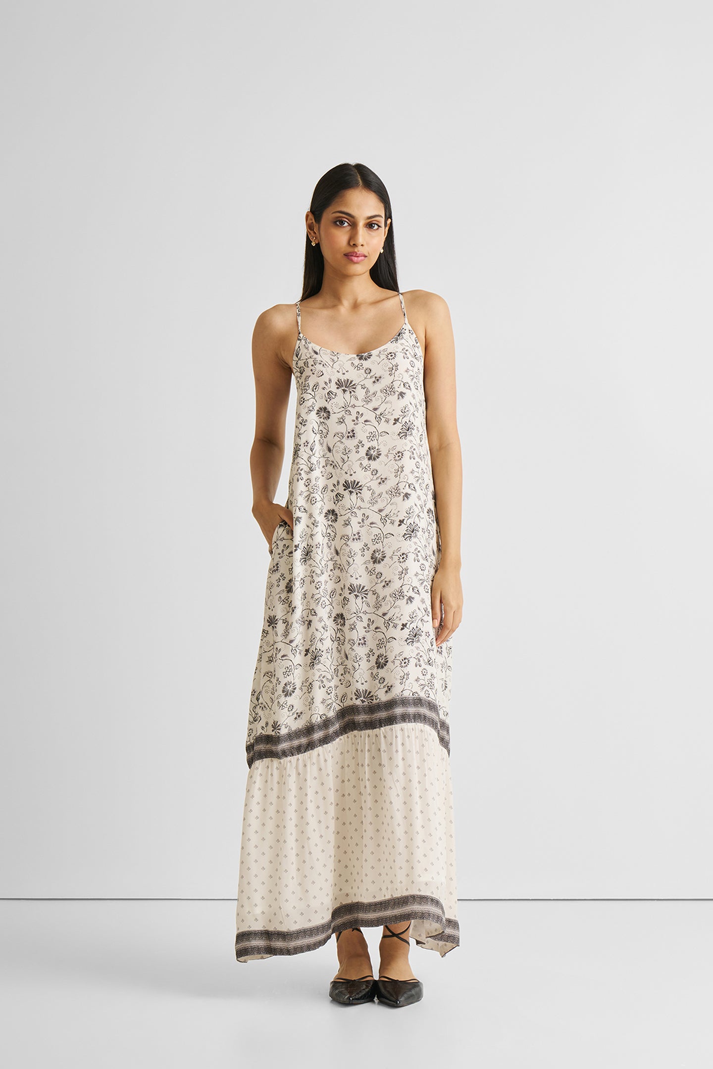 Flowy Maxi Dress in Black Florals Noir Wildflower / M Flowy Maxi Dress in Black Florals Noir Wildflower / M