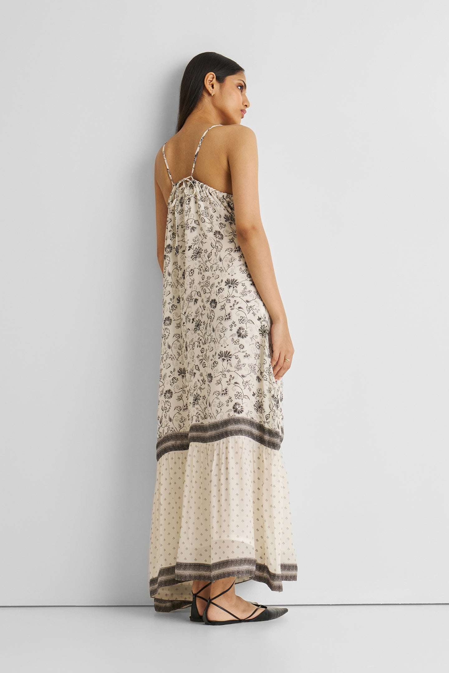 Flowy Maxi Dress in Black Florals Noir Wildflower / M Flowy Maxi Dress in Black Florals Noir Wildflower / M