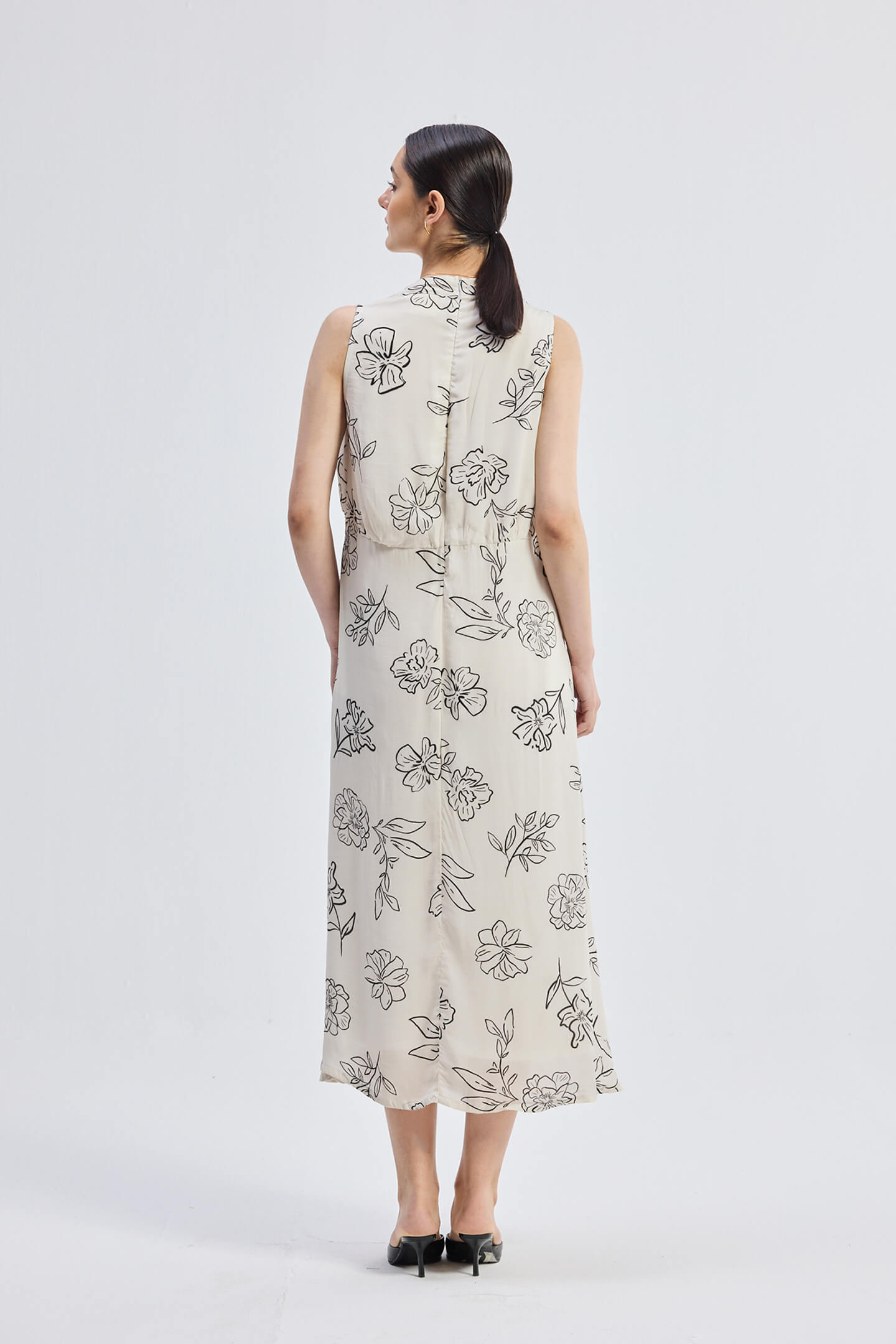 Front Twist Maxi dress in Black Florals