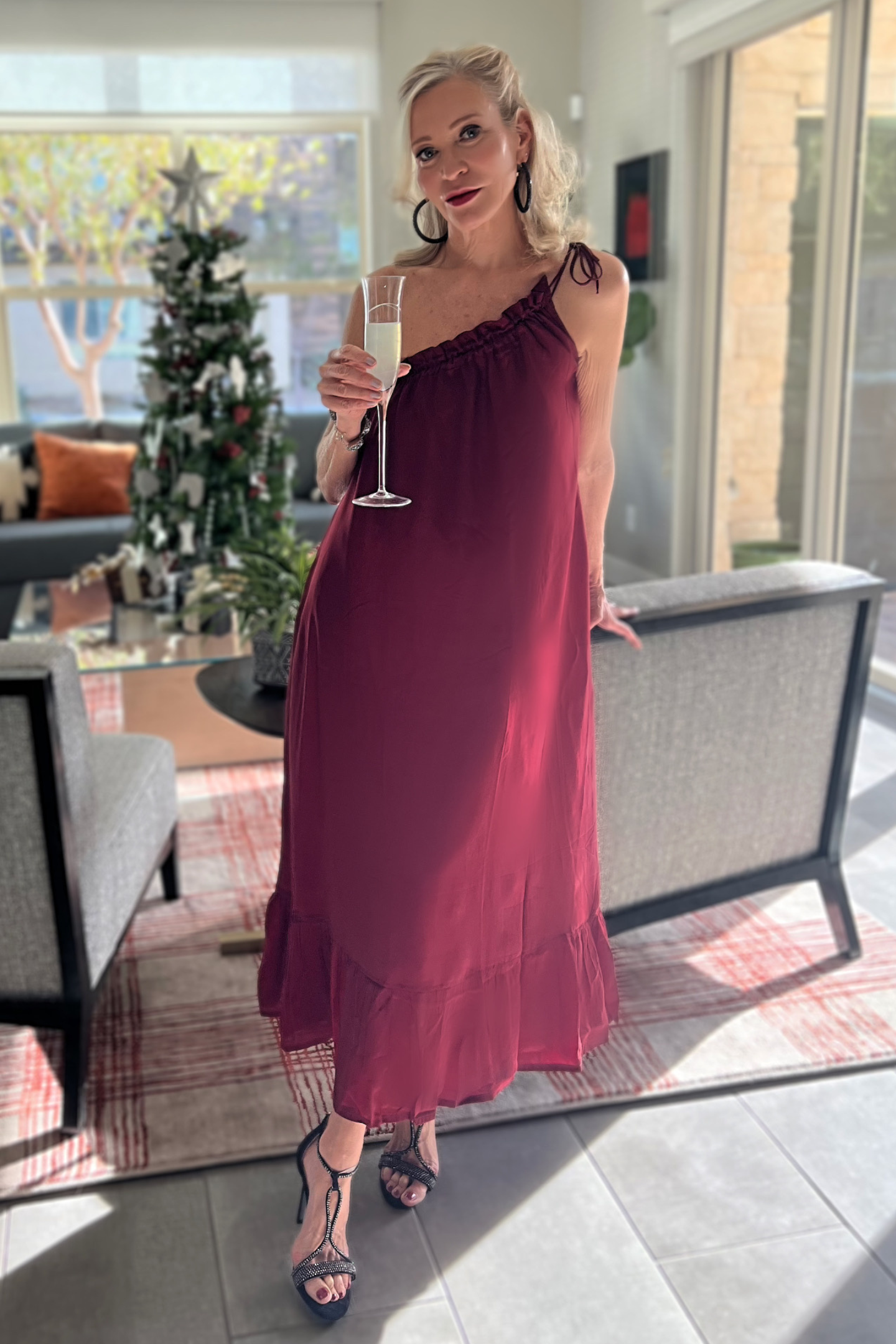 One-shoulder-Midi-dress-in-Burgundy-Moodshot