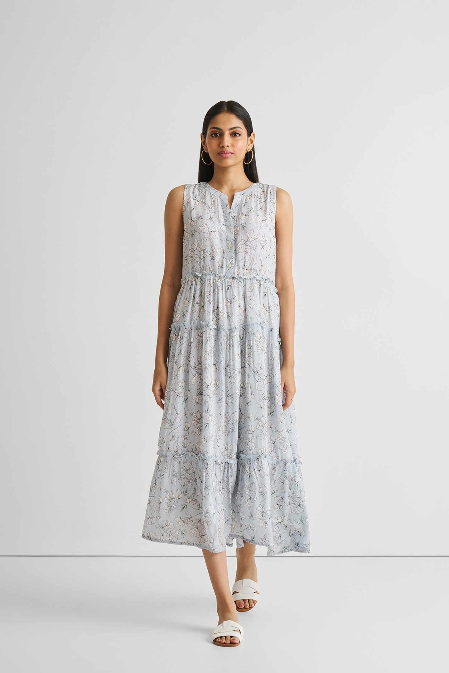Perfect Resort Maxi Dress in Blue Florals Reistor Perfect Resort Maxi Dress in Blue Florals Reistor