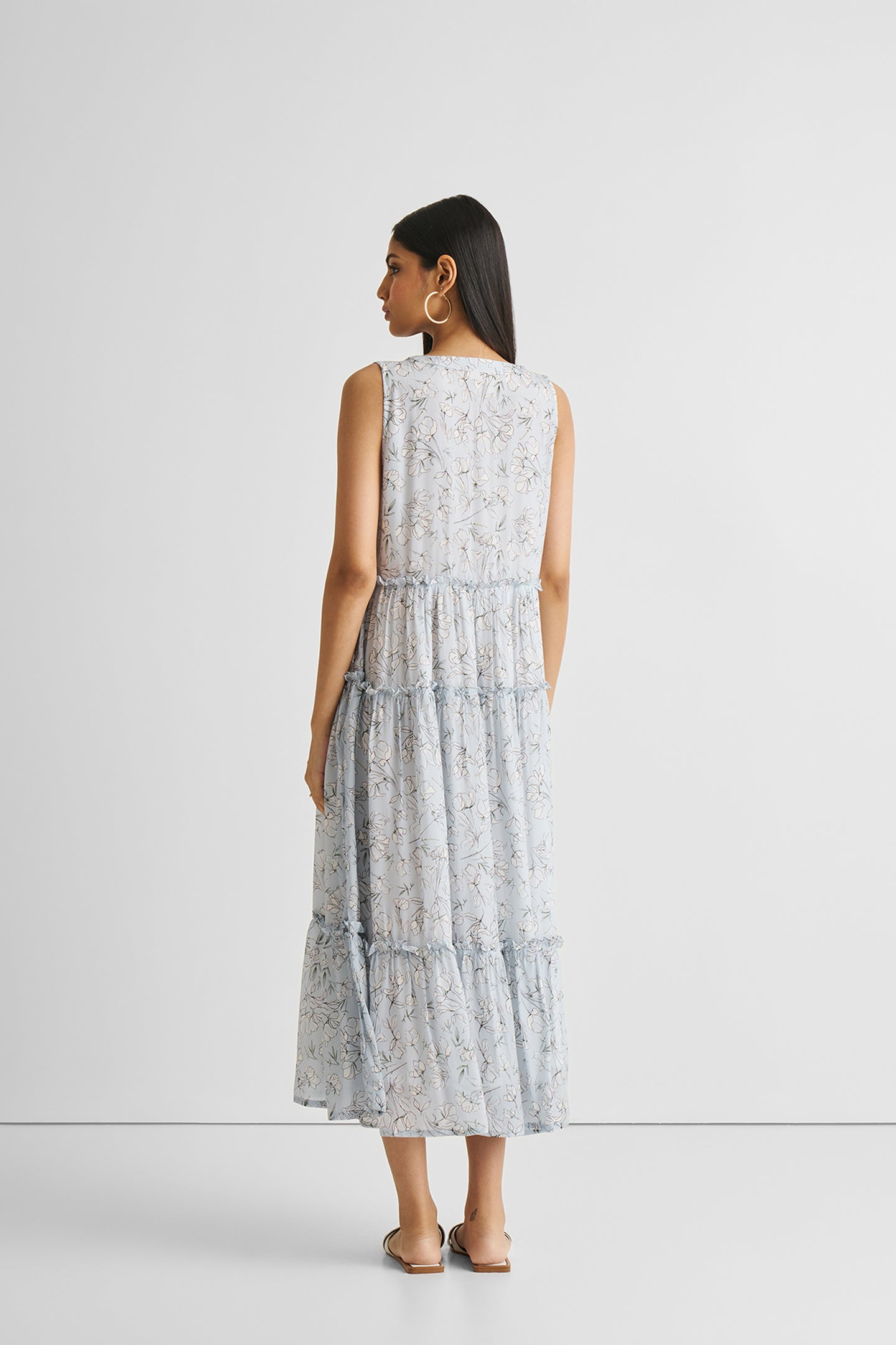 Perfect Resort Maxi Dress in Blue Florals Reistor Perfect Resort Maxi Dress in Blue Florals Reistor