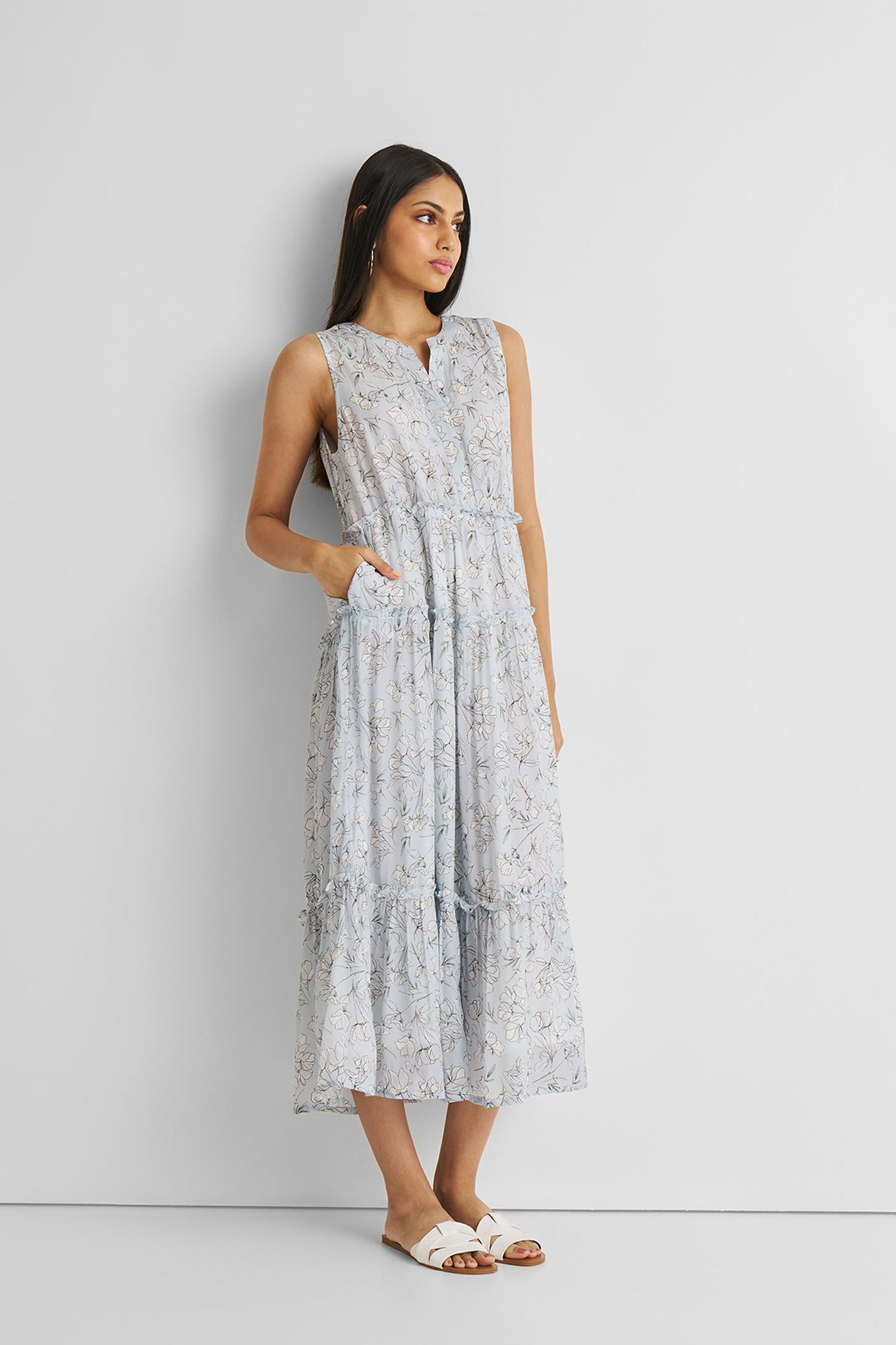 Perfect Resort Maxi Dress in Blue Florals Reistor Perfect Resort Maxi Dress in Blue Florals Reistor