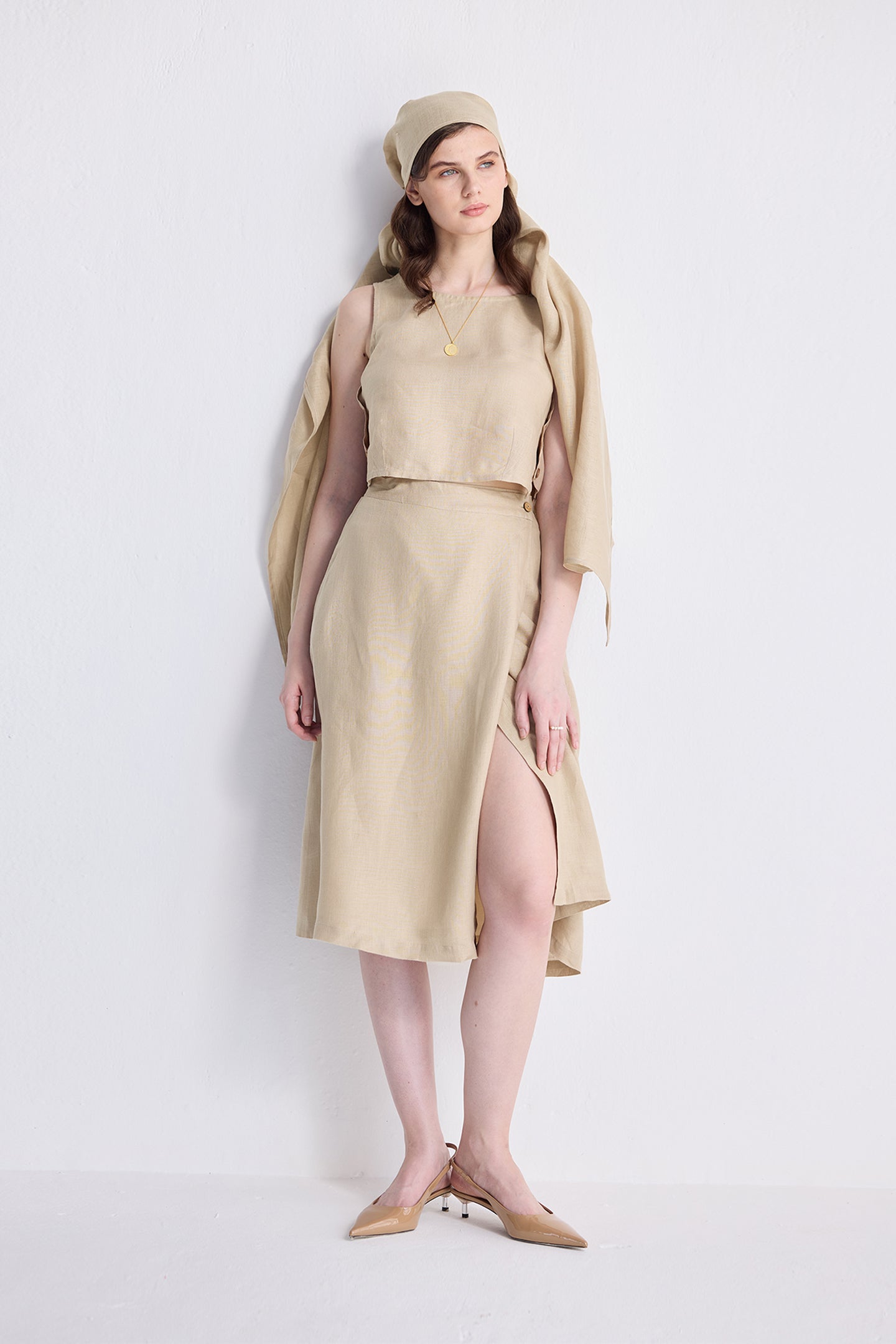 大量入荷 in Top Crop Boxy Neutral Reistor – Beige トップス