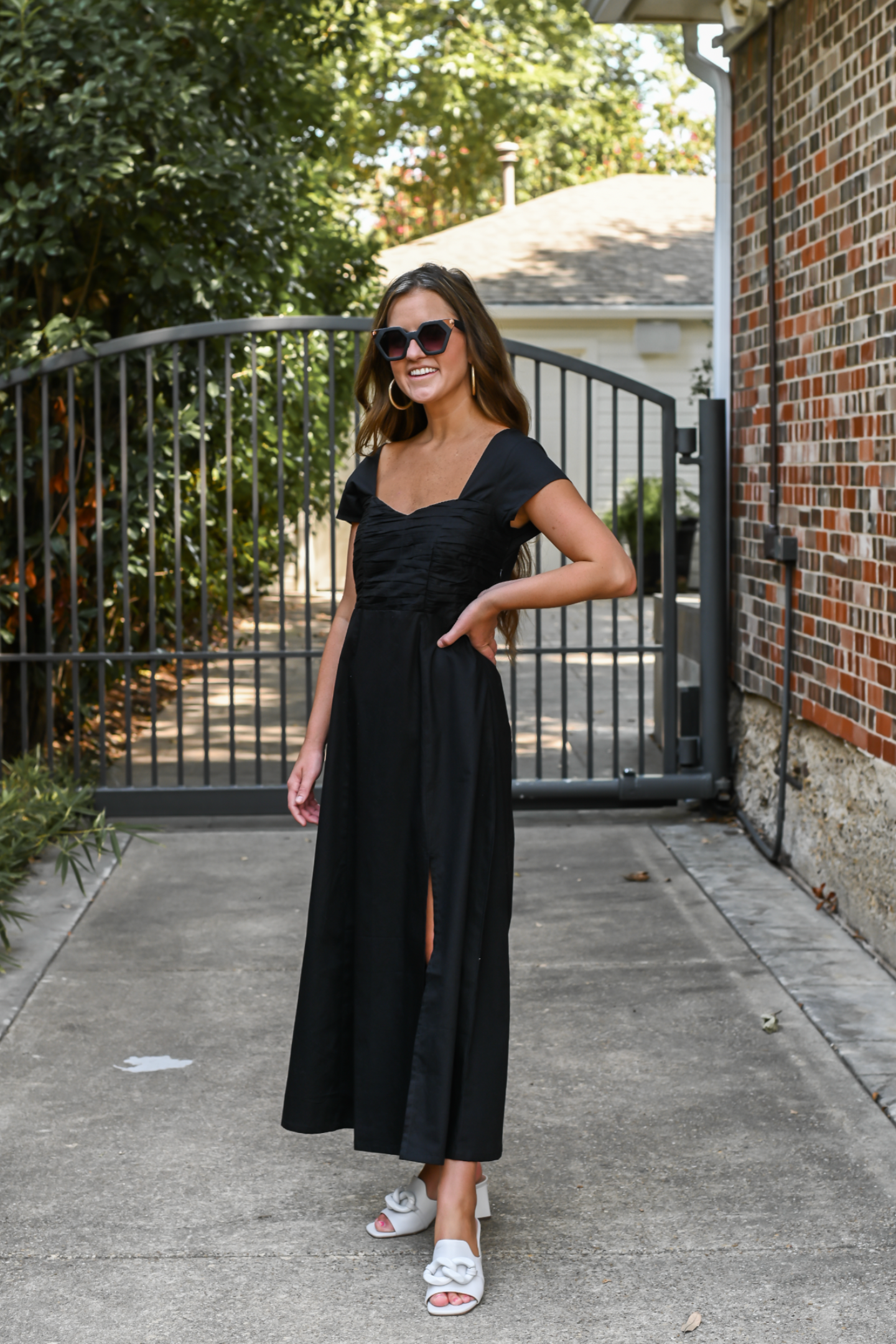 Black Dress: Ruched & Slit Reistor Black Dress: Ruched & Slit Reistor