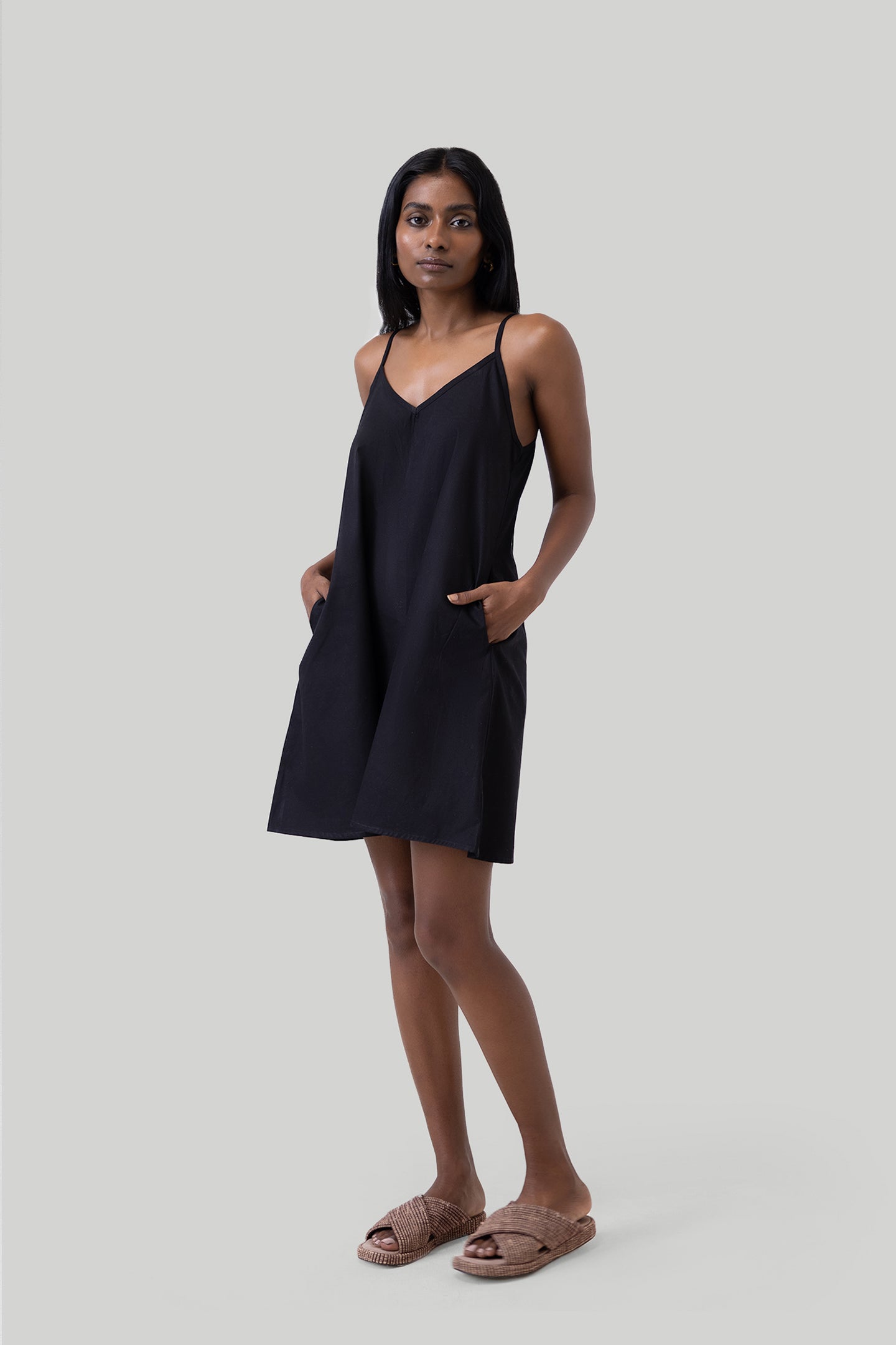 Short Tent Dress in Black – Reistor - Main Image