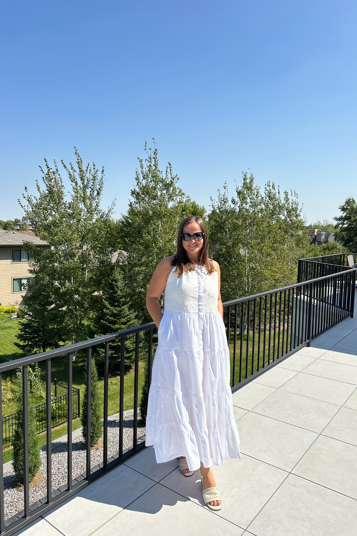 Sleeveless embroidered tiered maxi dress – Reistor