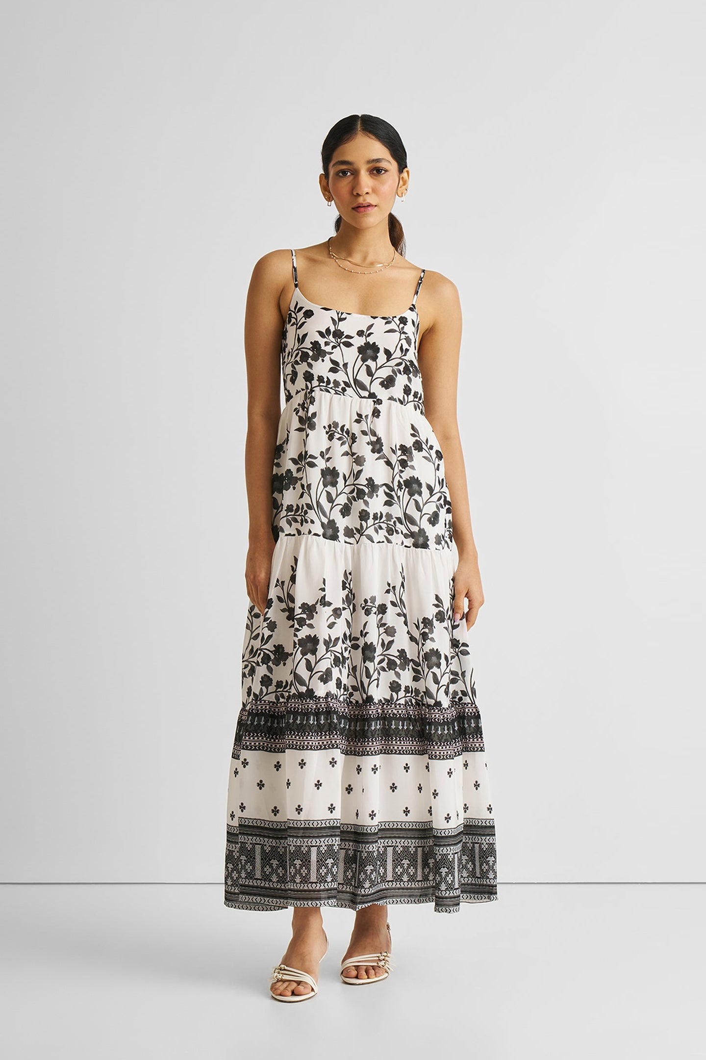 Women's Strappy Floral Tiered Maxi Dress – Reistor Women's Strappy Floral Tiered Maxi Dress – Reistor