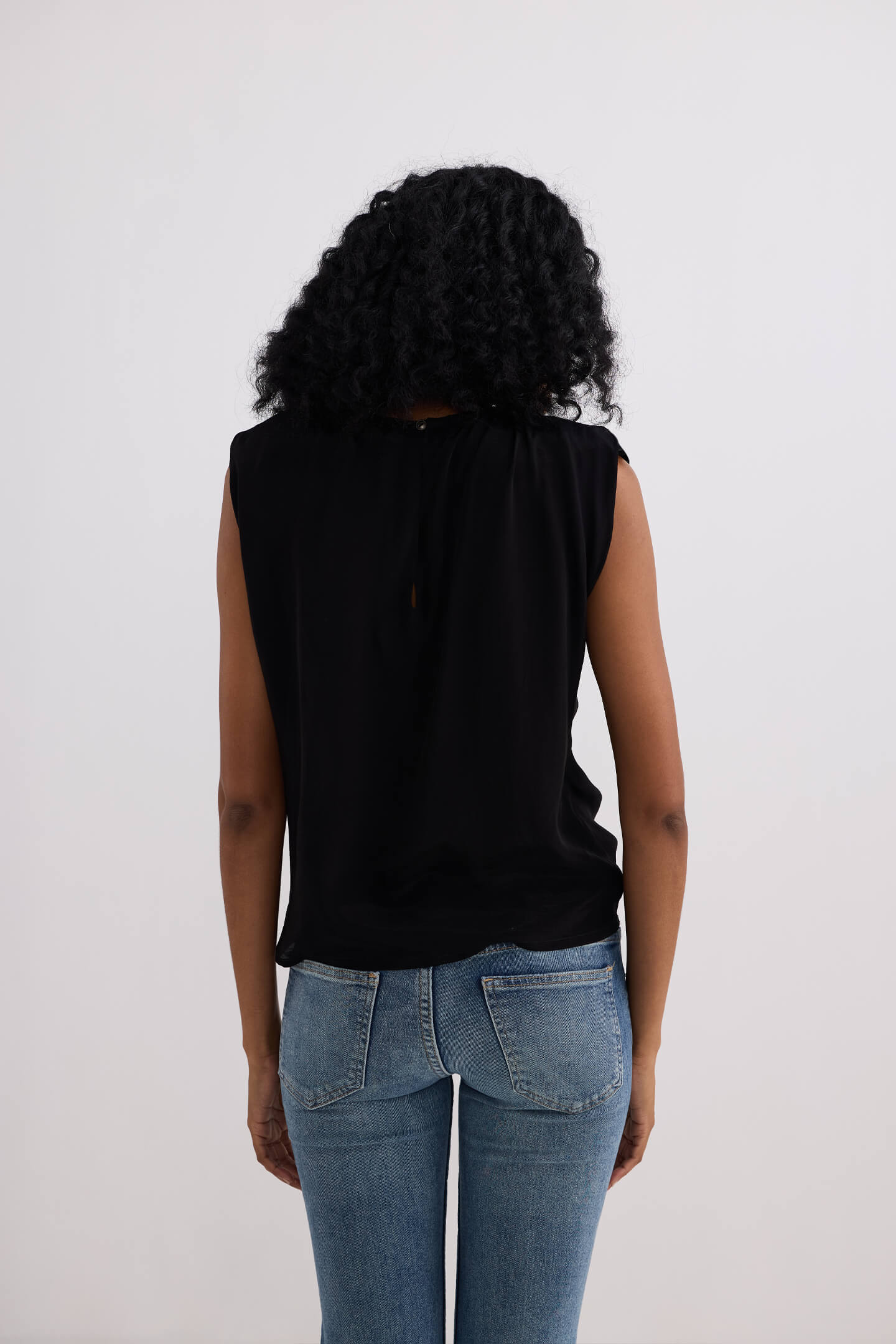 The Knot-so-Basic Top in Black