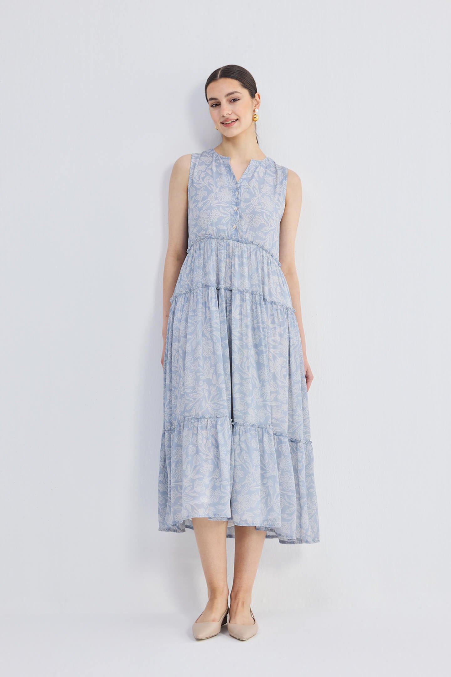 The Perfect Resort Floral Maxi in Periwinkle Blue Front