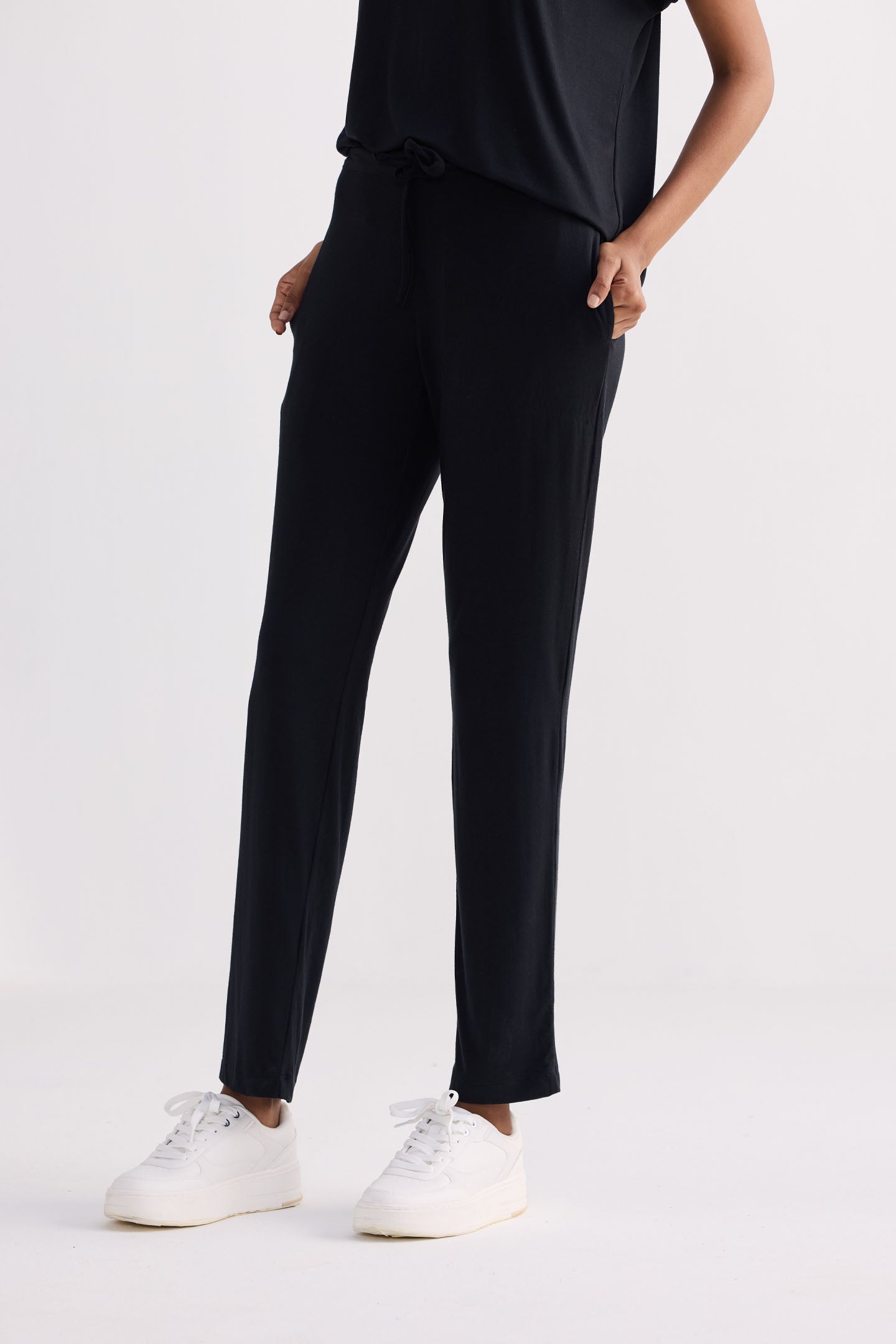 Wide Leg Pant in Black Side