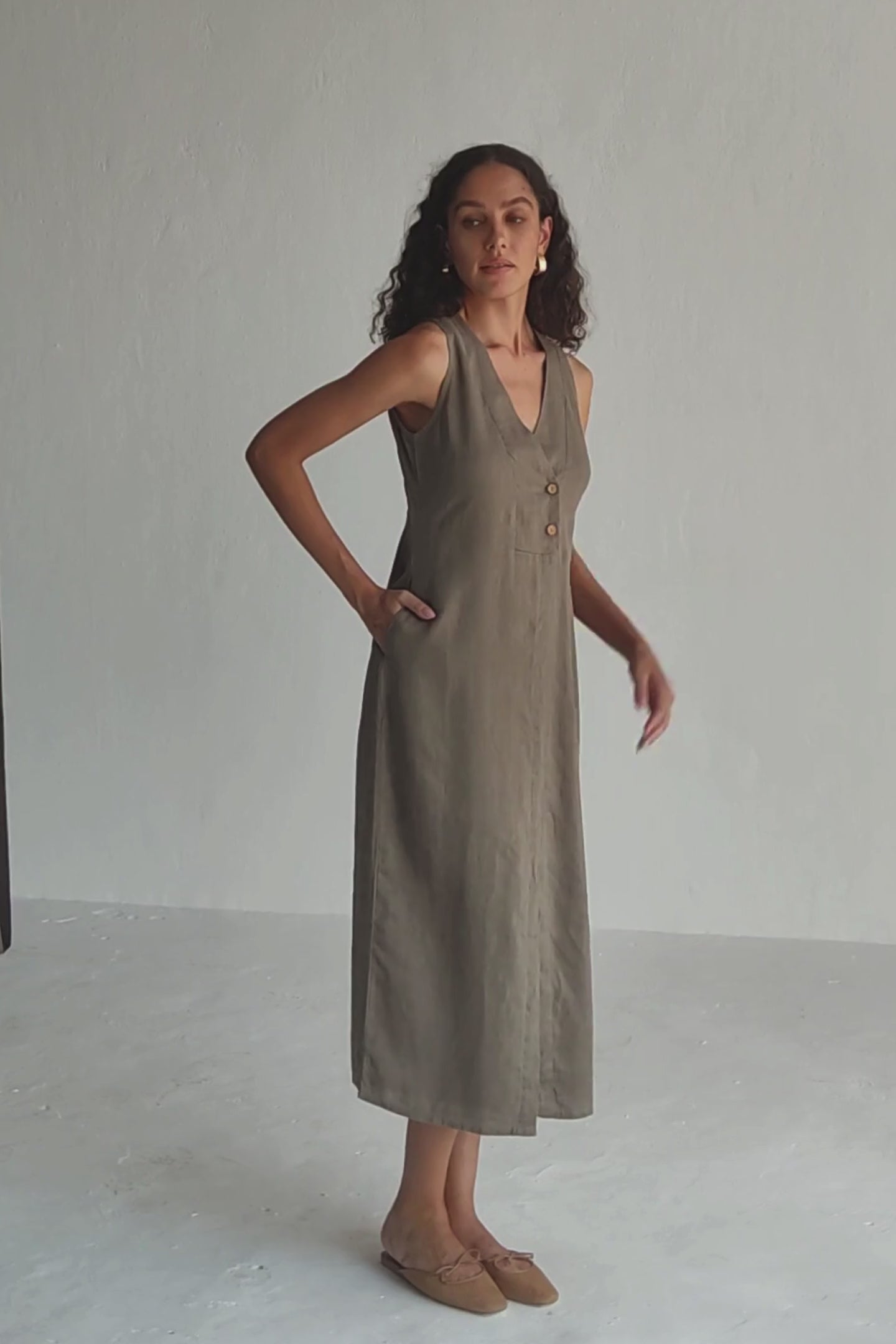 Straight Dress with Front Slit in Dark Green Hemp