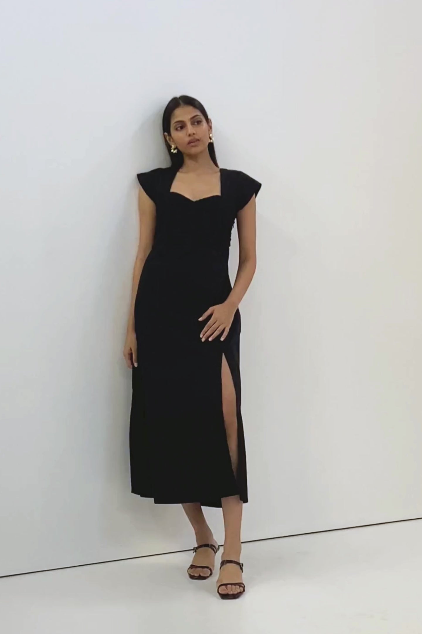RAYA FRONT BUTTON DRESS ロングジレ Black Dress: Ruched & Slit – Reistor