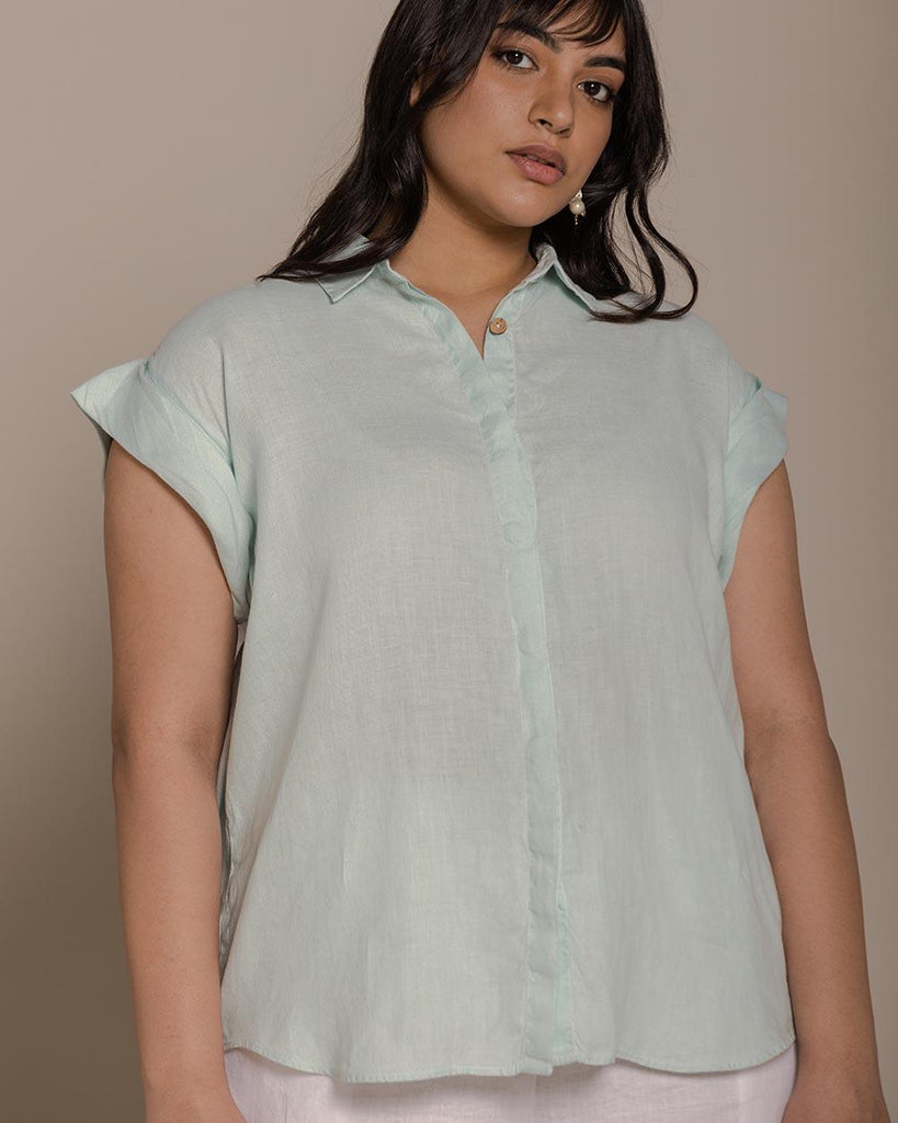 mint half sleeves shirt with detailing on the back that defines your silhouette. Reistor