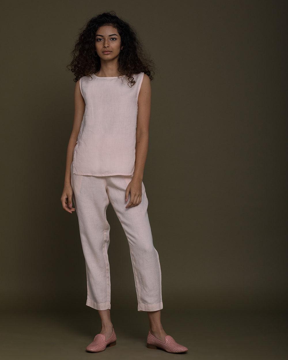 sleeveless pink top with side detailing. Reistor